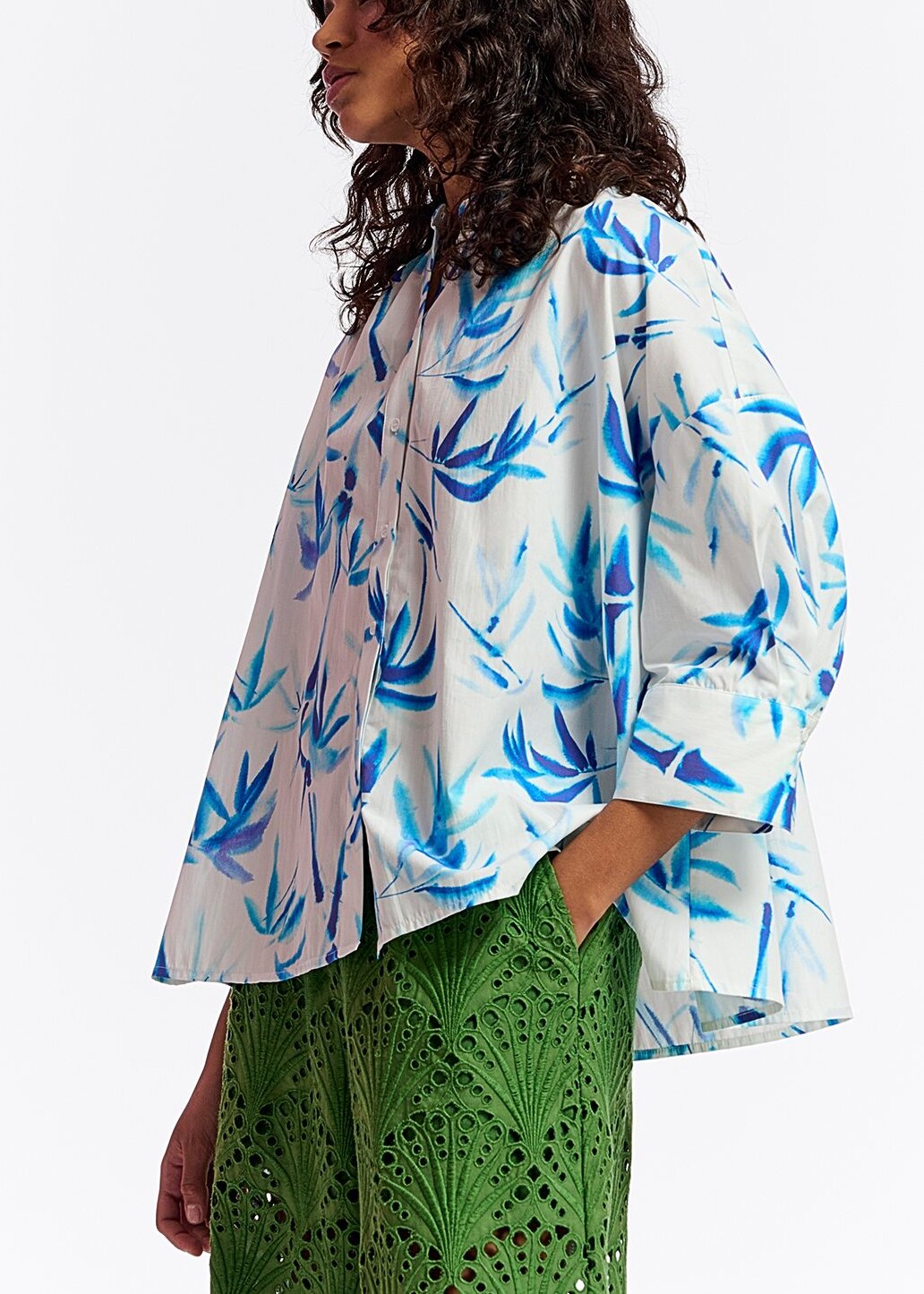 Off-white oversized cotton shirt with palm leaf print RE—SSENTIEL | Essentiel second hand
