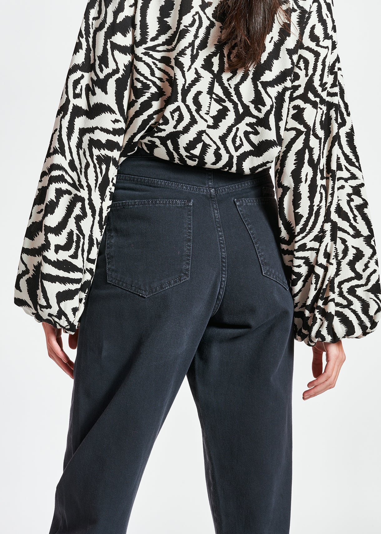 Jean noir à coupe ample et taille haute RE—SSENTIEL | Essentiel second hand