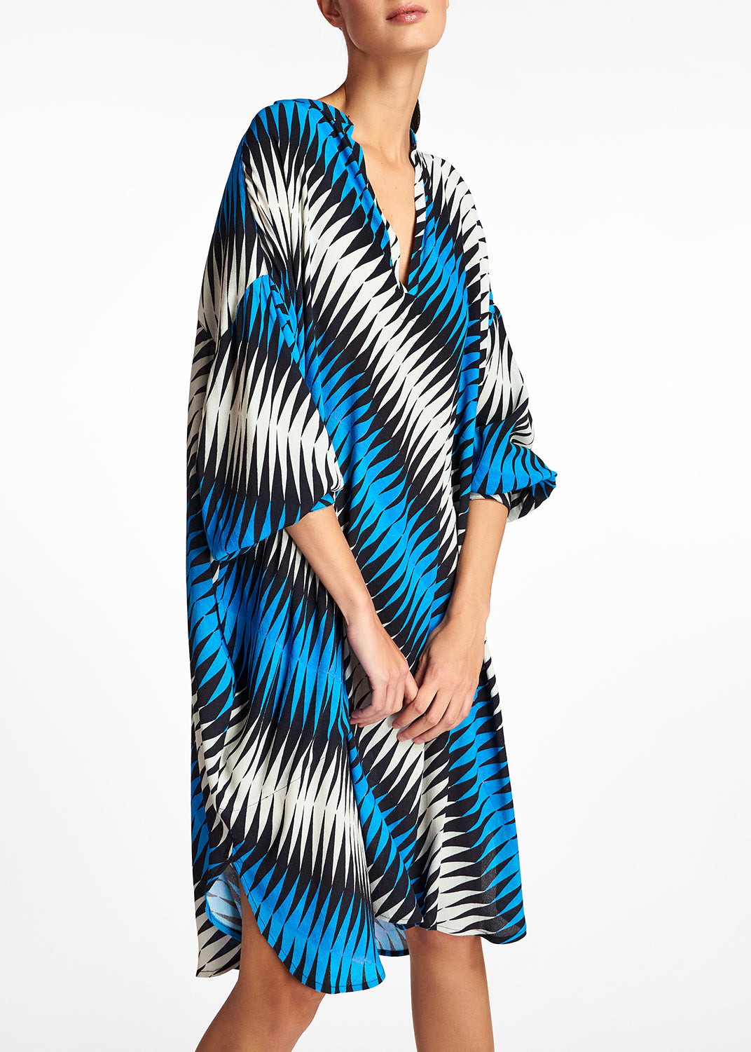 Robe à  imprimé graphique bleu, noir et blanc RE—SSENTIEL | Essentiel second hand