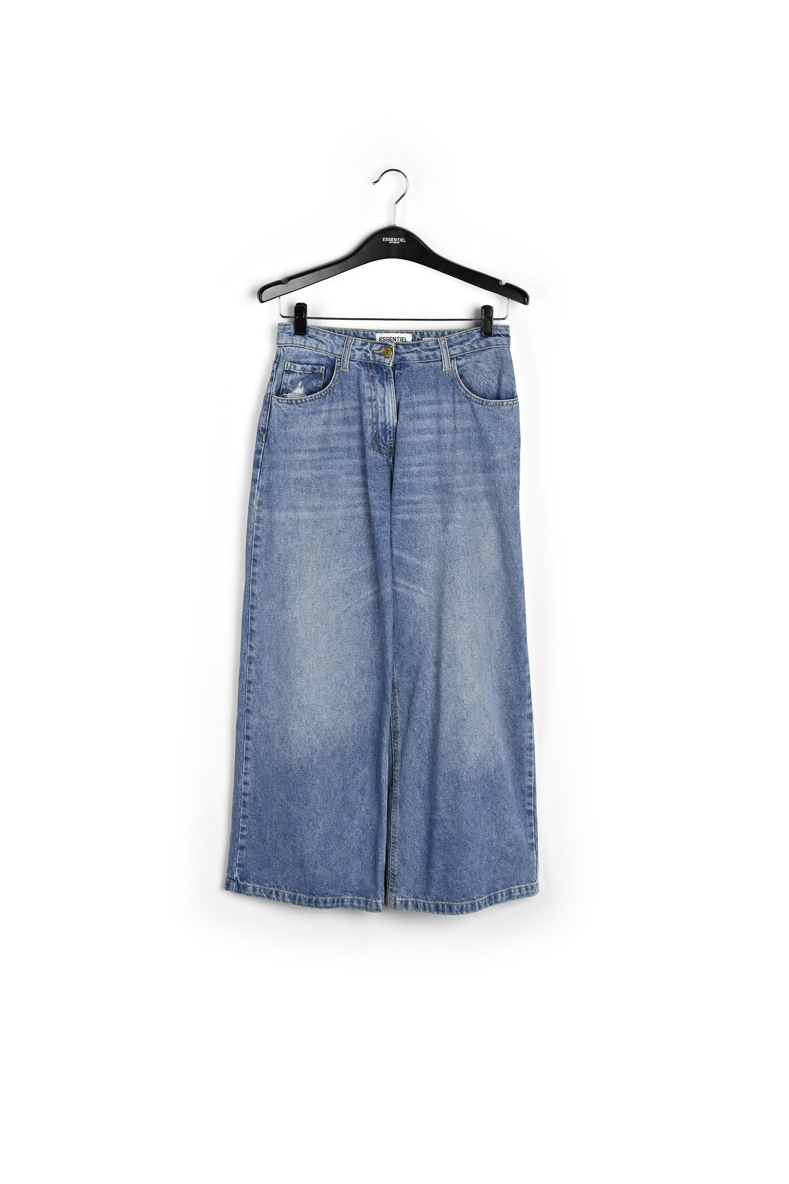 Jean bleu clair aux jambes larges 7/8ème RE—SSENTIEL | Essentiel second hand