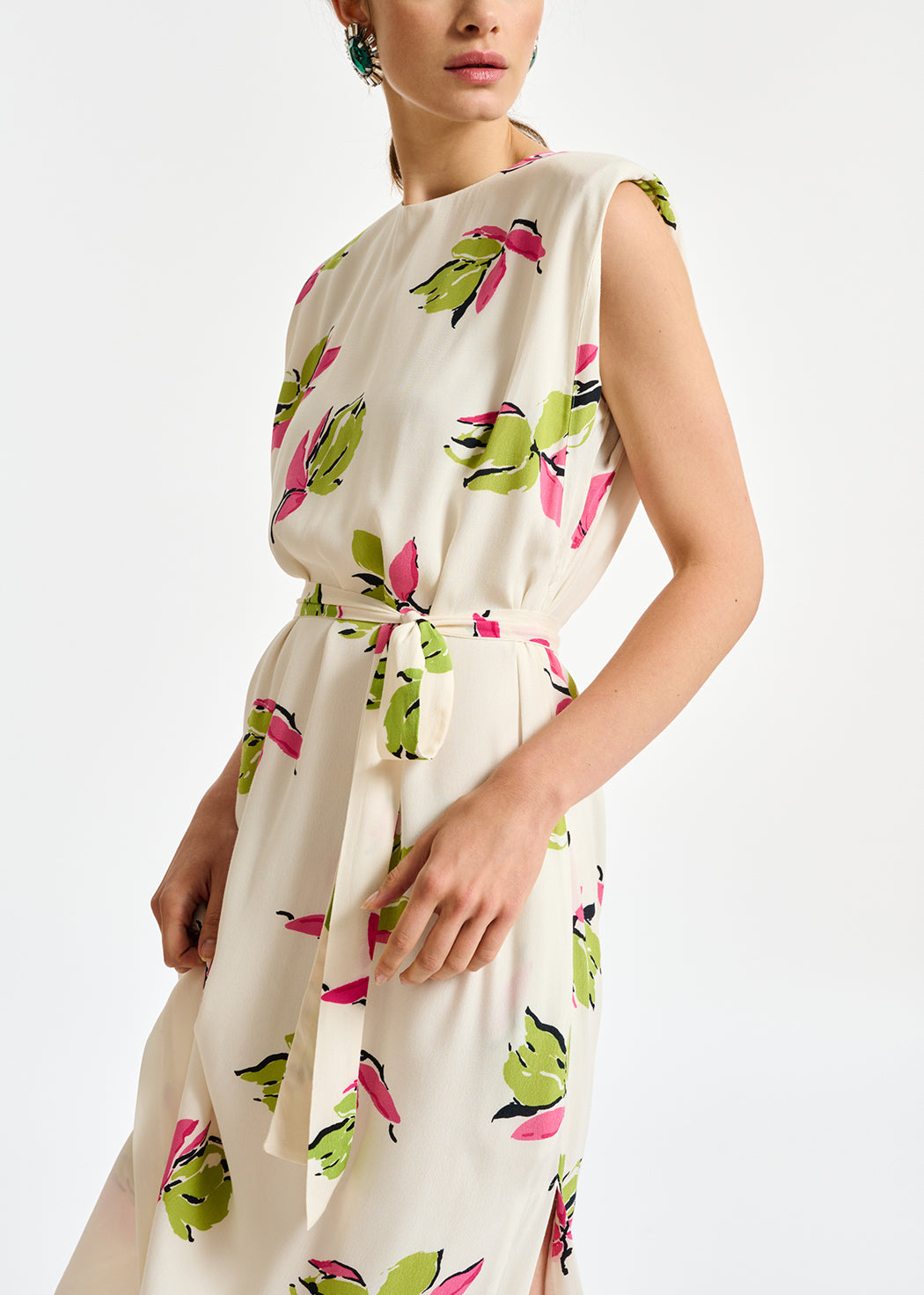 Off-white floral-print midi-length dress with padded shoulders RE—SSENTIEL | Essentiel second hand