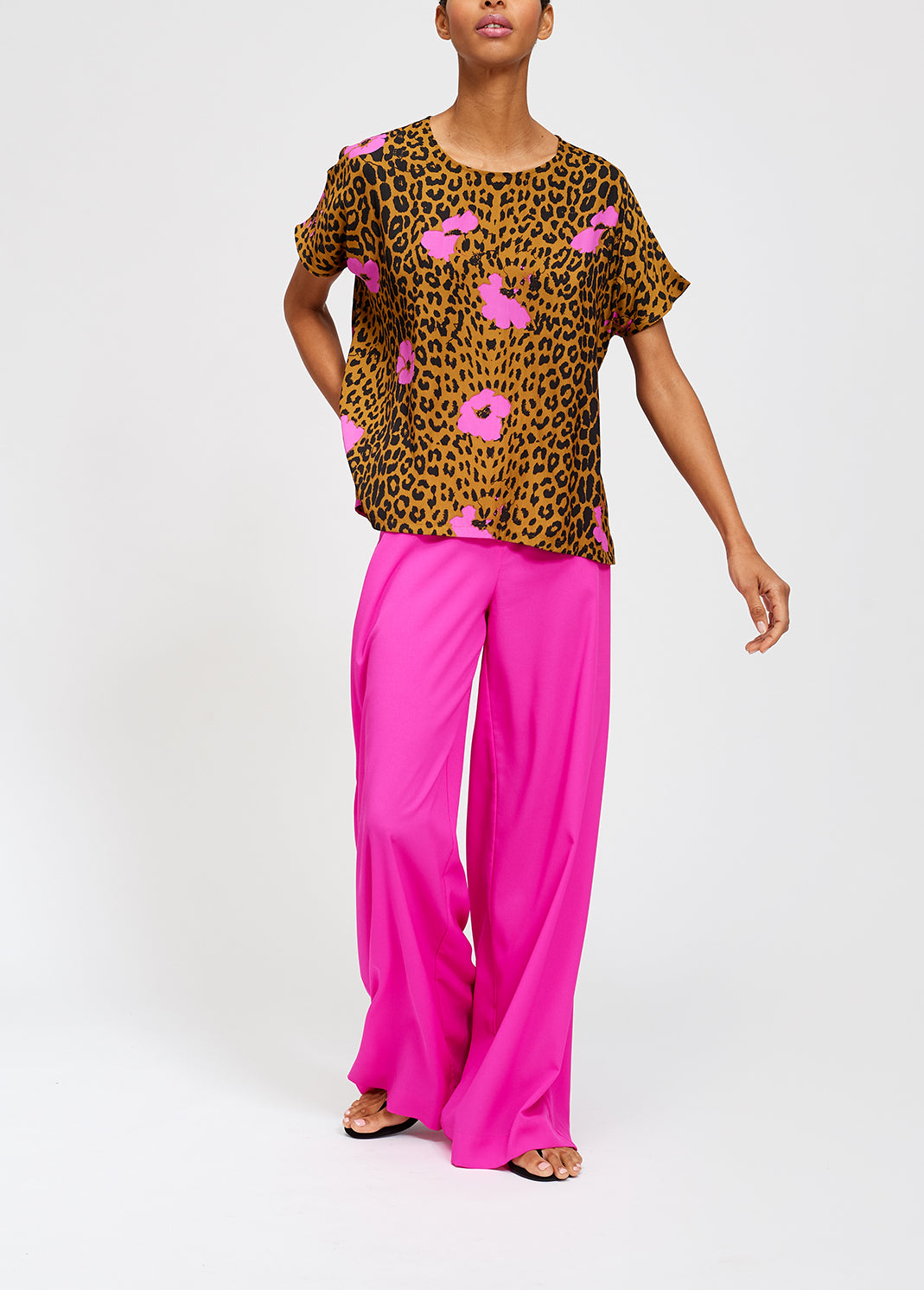 Leopard printed t-shirt with pink statement detail RE—SSENTIEL | Essentiel second hand
