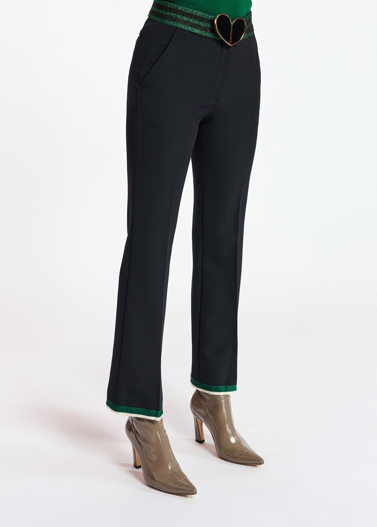 Pantalon noir aux jambes évasées RE—SSENTIEL | Essentiel second hand