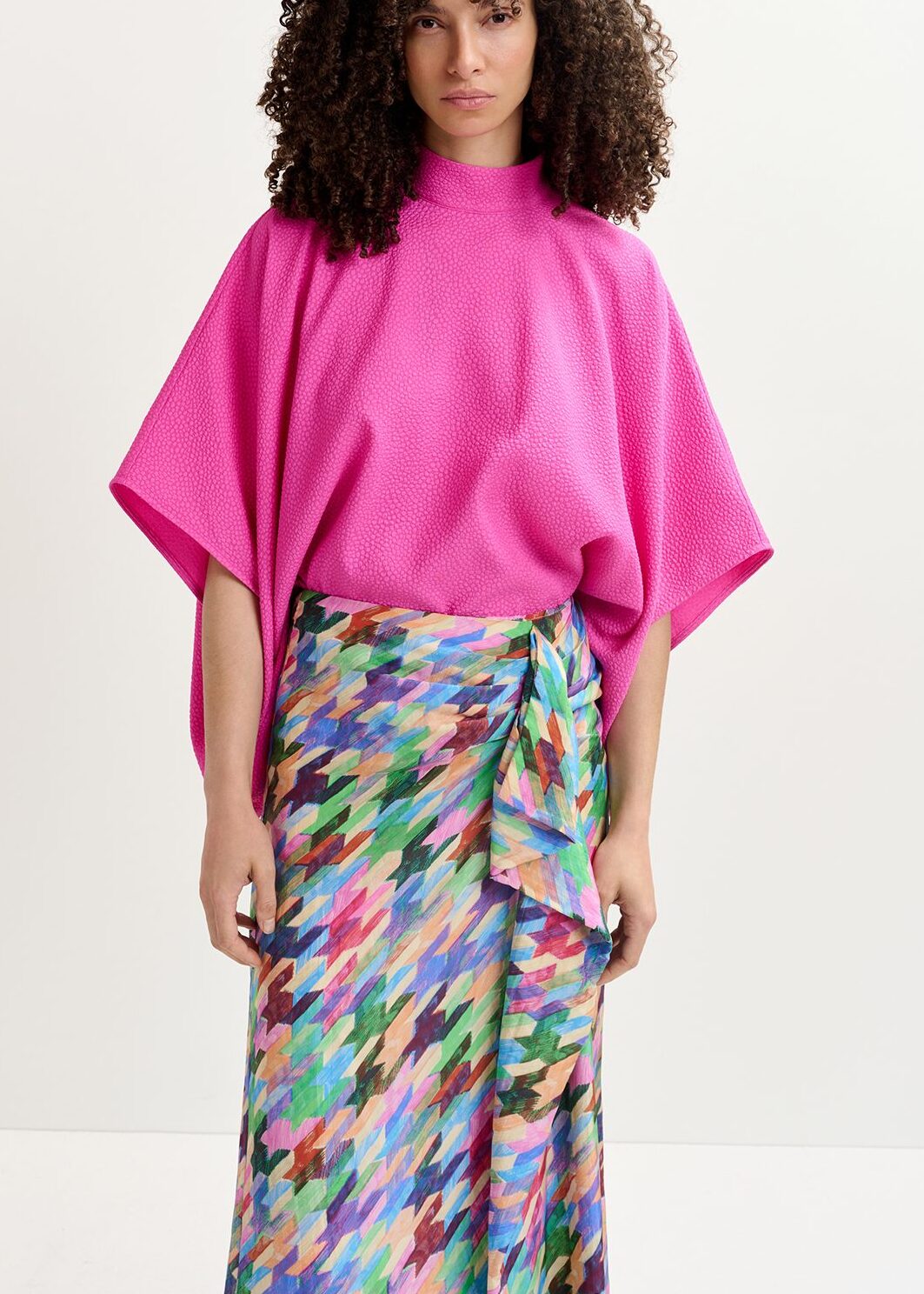 Fuchsia oversized top with stand-up collar RE—SSENTIEL | Essentiel second hand