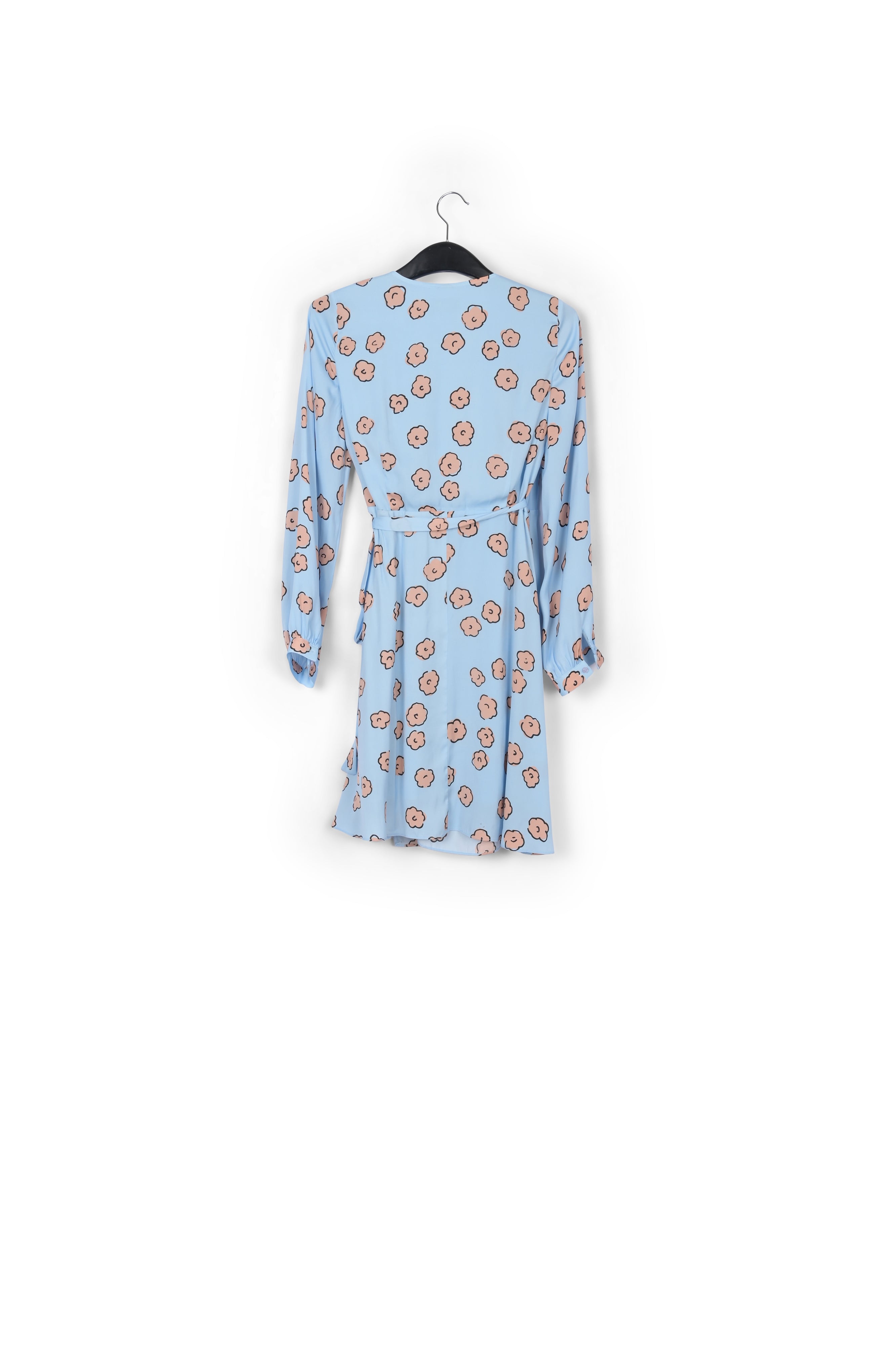 Renting robe RE—SSENTIEL | Essentiel second hand