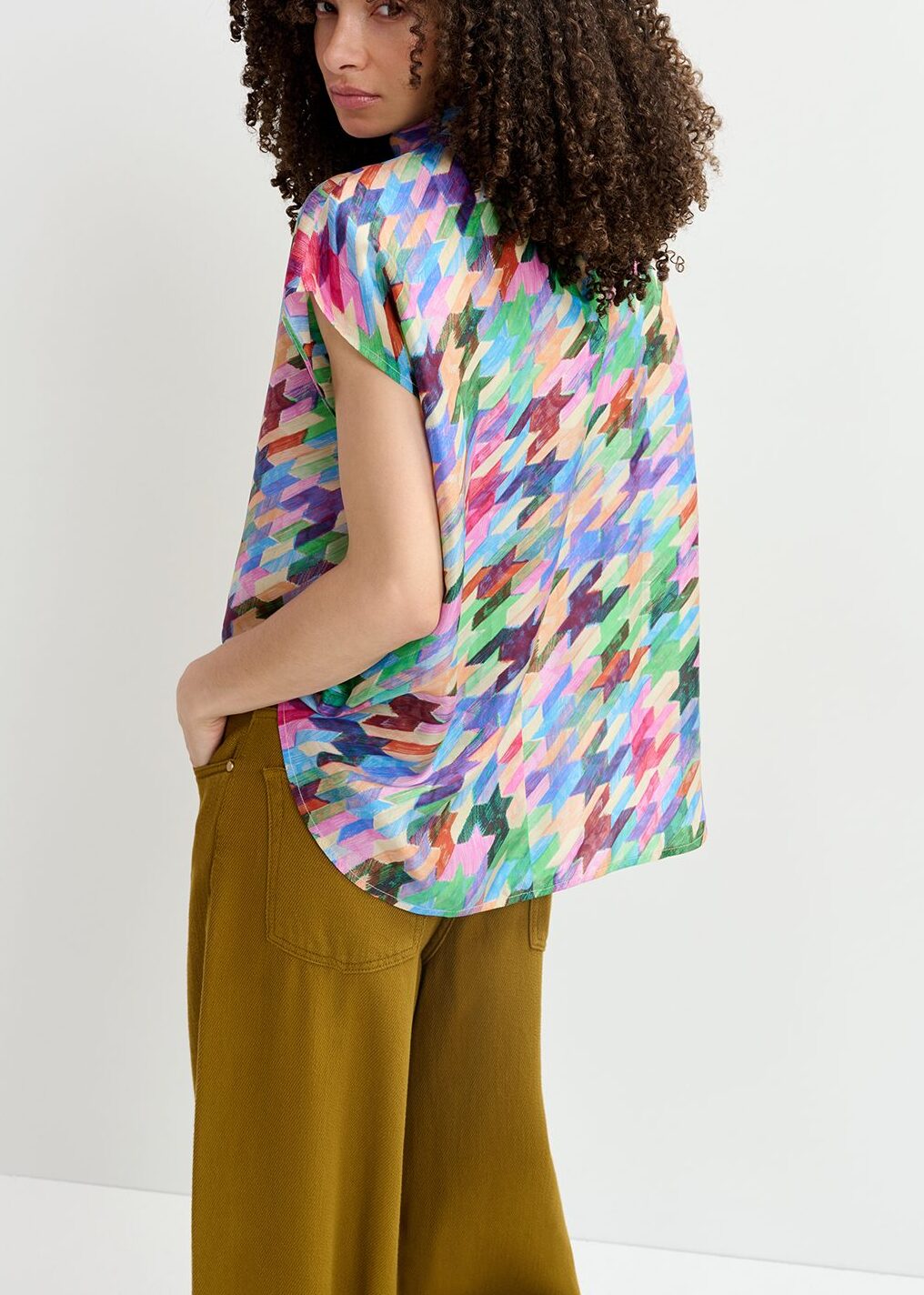 Top en soie à imprimé géométrique multicolore RE—SSENTIEL | Essentiel second hand