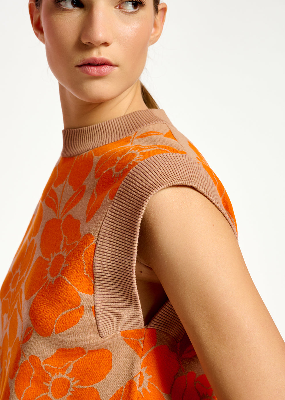 Beige and orange floral jacquard-knit sleeveless top RE—SSENTIEL | Essentiel second hand