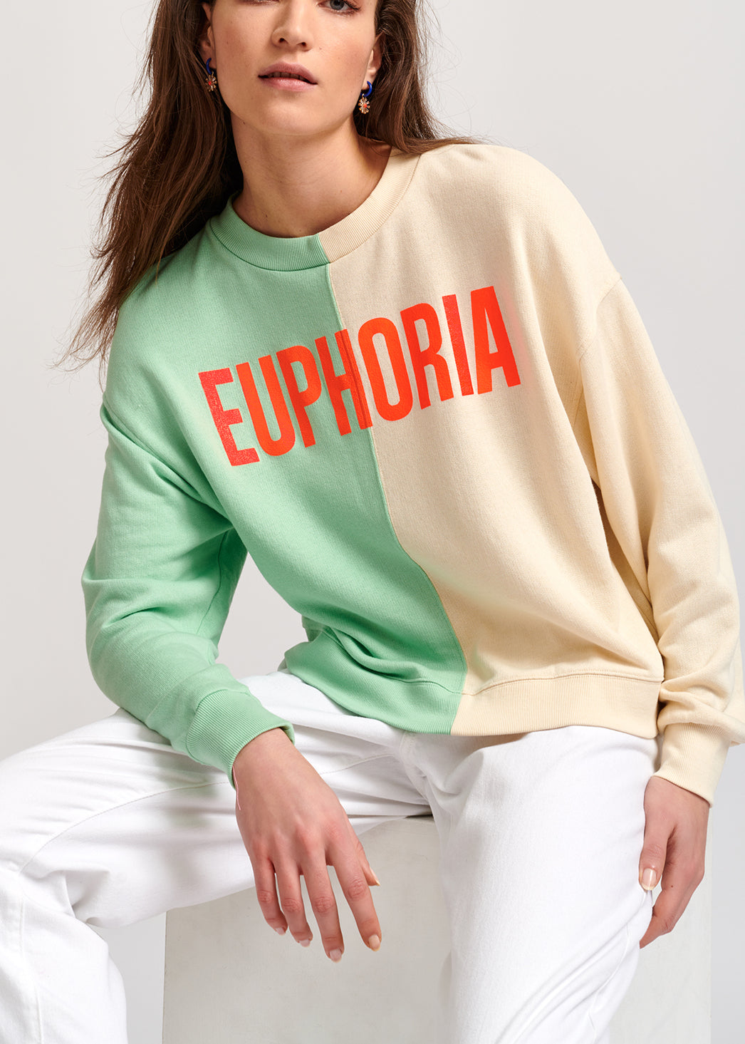 Sweatshirt 'euphoria' vert menthe et beige RE—SSENTIEL | Essentiel second hand