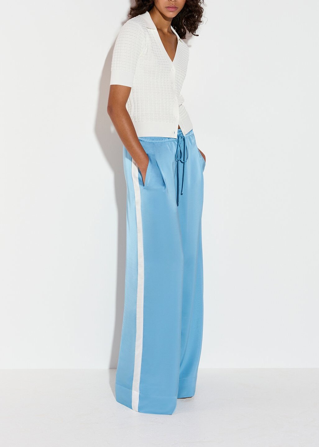 Off-white knitted V-neck top RE—SSENTIEL | Essentiel second hand