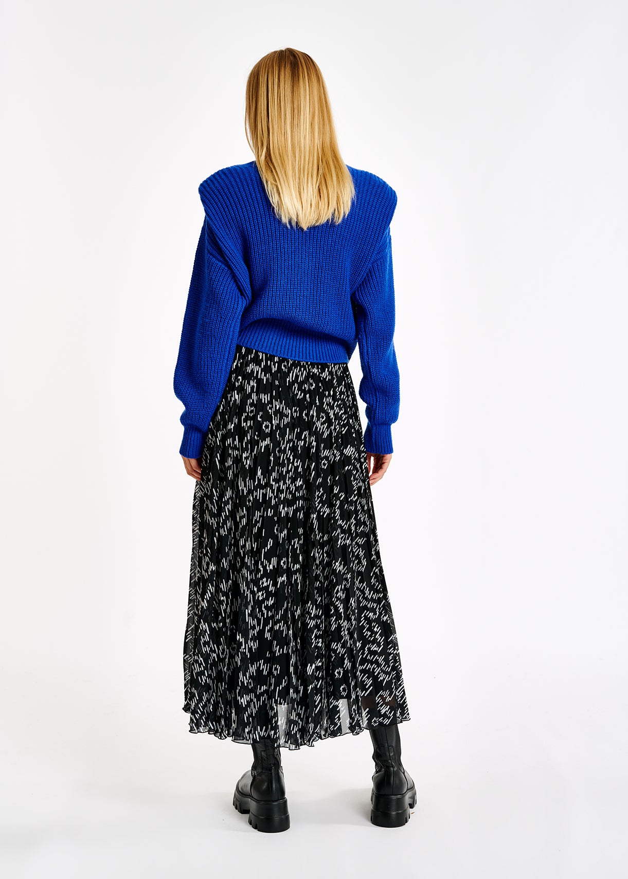 Pull bleu à épaulettes RE—SSENTIEL | Essentiel second hand