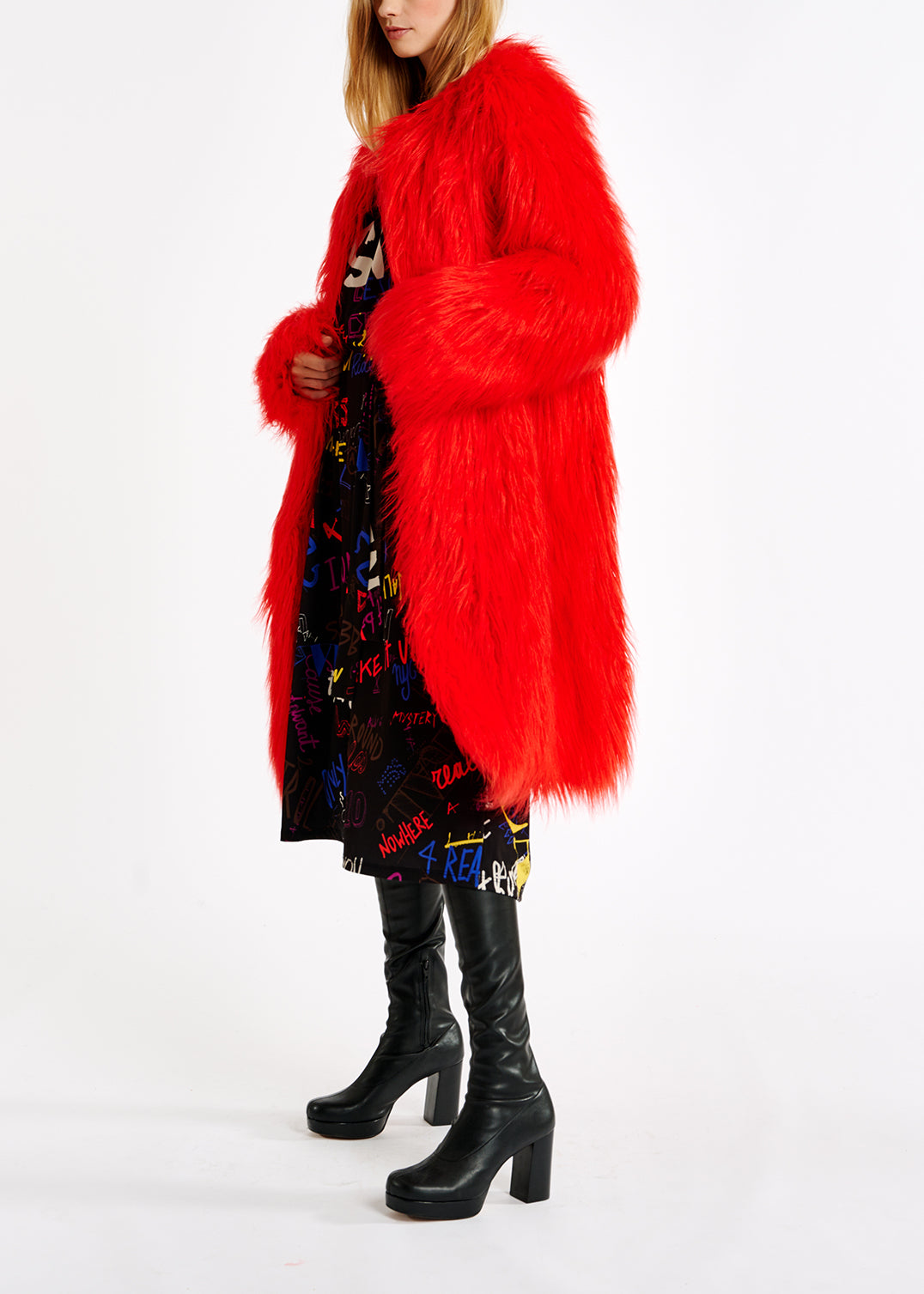 Manteau oversize en fausse fourrure rouge RE—SSENTIEL | Essentiel second hand