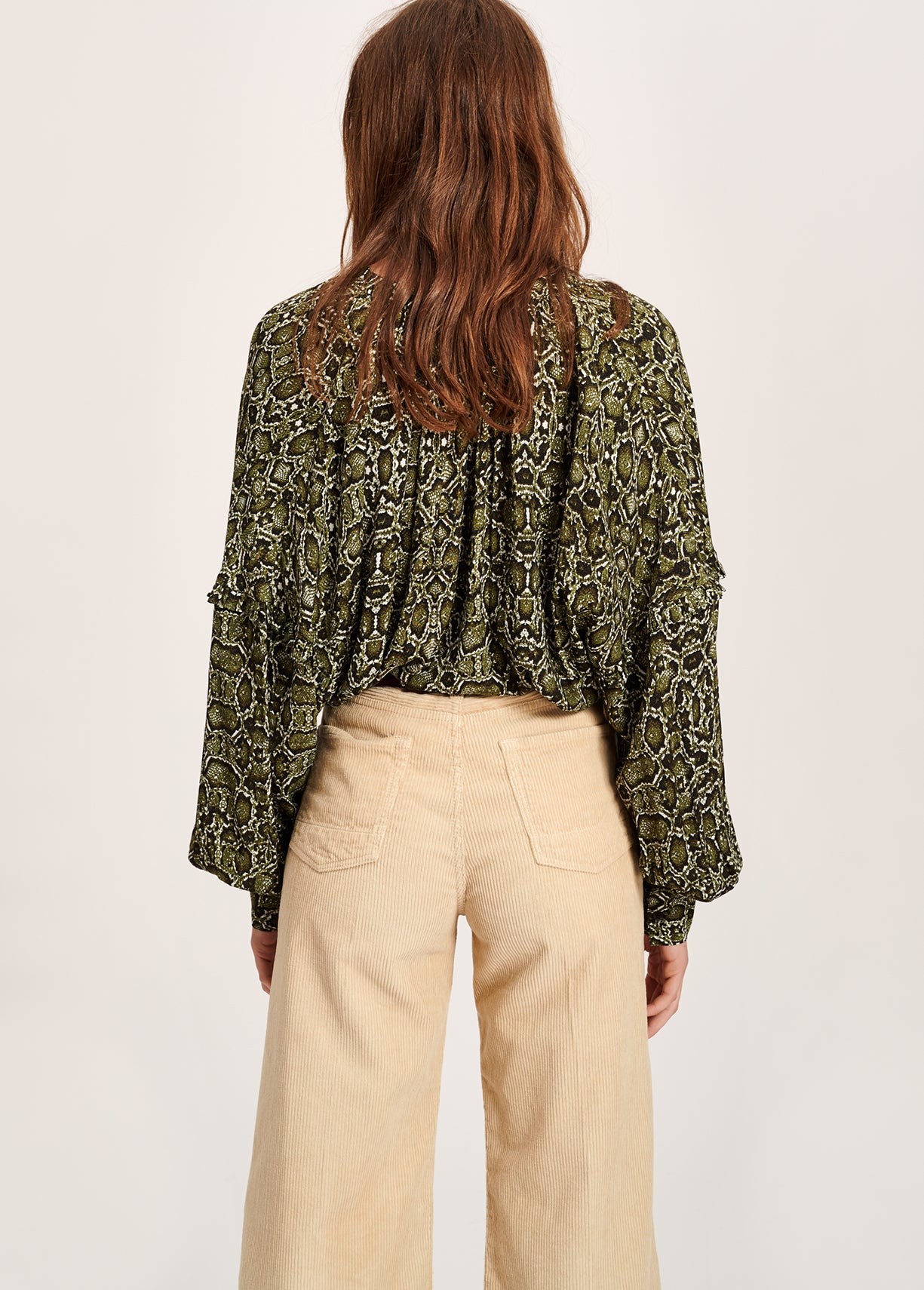 Kakigroen hemd met slangenprint RE—SSENTIEL | Essentiel second hand