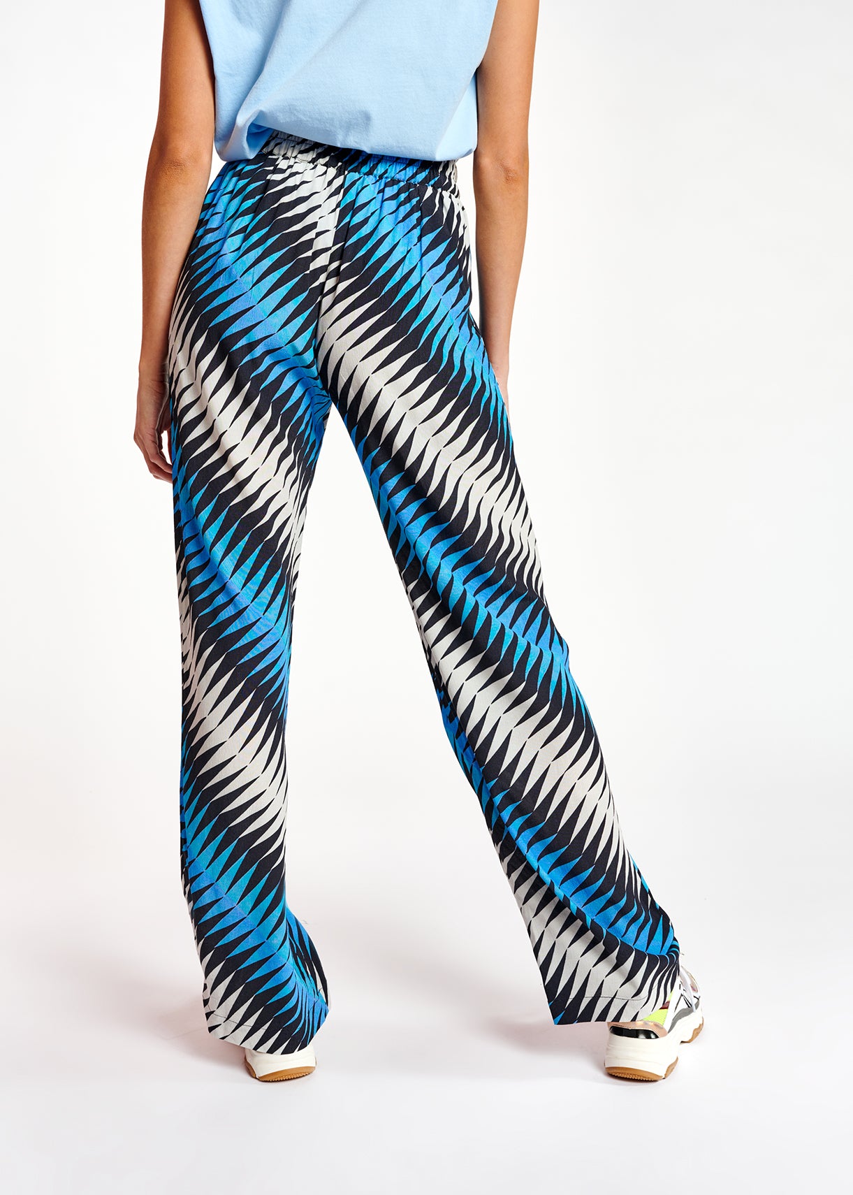 Blue, black and white graphic print wide-leg pants RE—SSENTIEL | Essentiel second hand