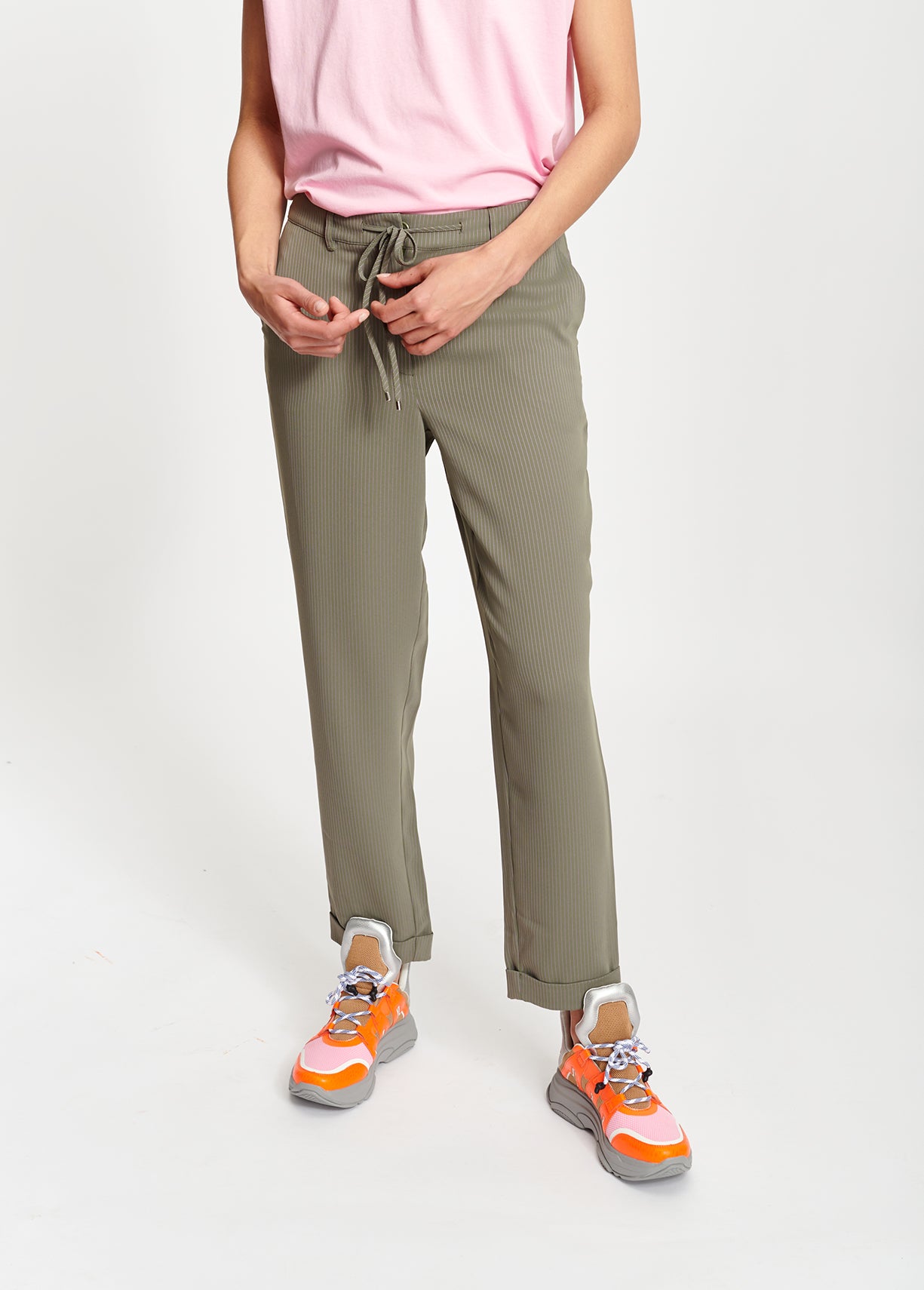 Grijs gestreepte broek met smal toelopende pijpen RE—SSENTIEL | Essentiel second hand