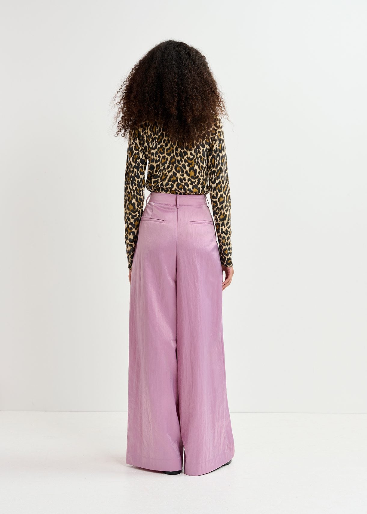 Bruine V-hals cardigan in luipaardjacquard RE—SSENTIEL | Essentiel second hand