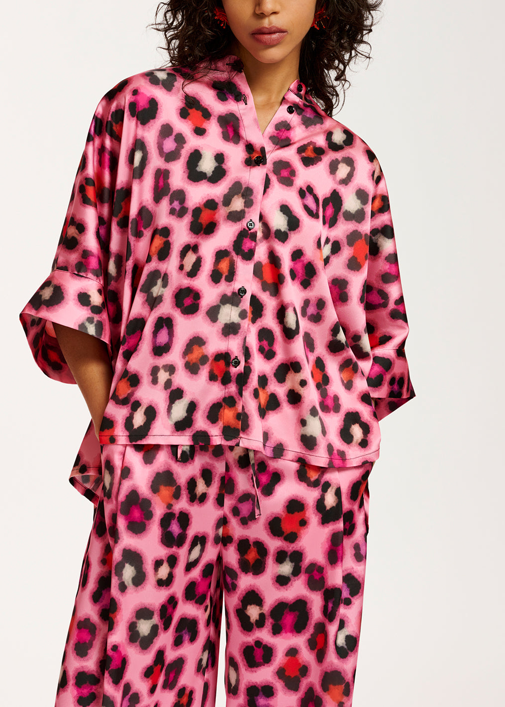 Pink oversized shirt with multicolor leopard print RE—SSENTIEL | Essentiel second hand