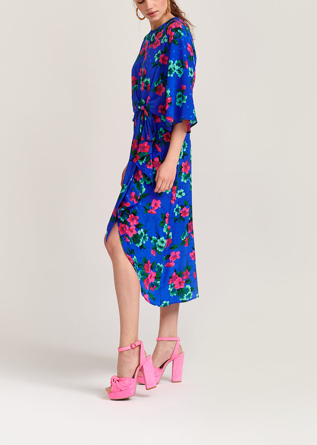 Robe midi bleue en soie à fleurs et à pois RE—SSENTIEL | Essentiel second hand