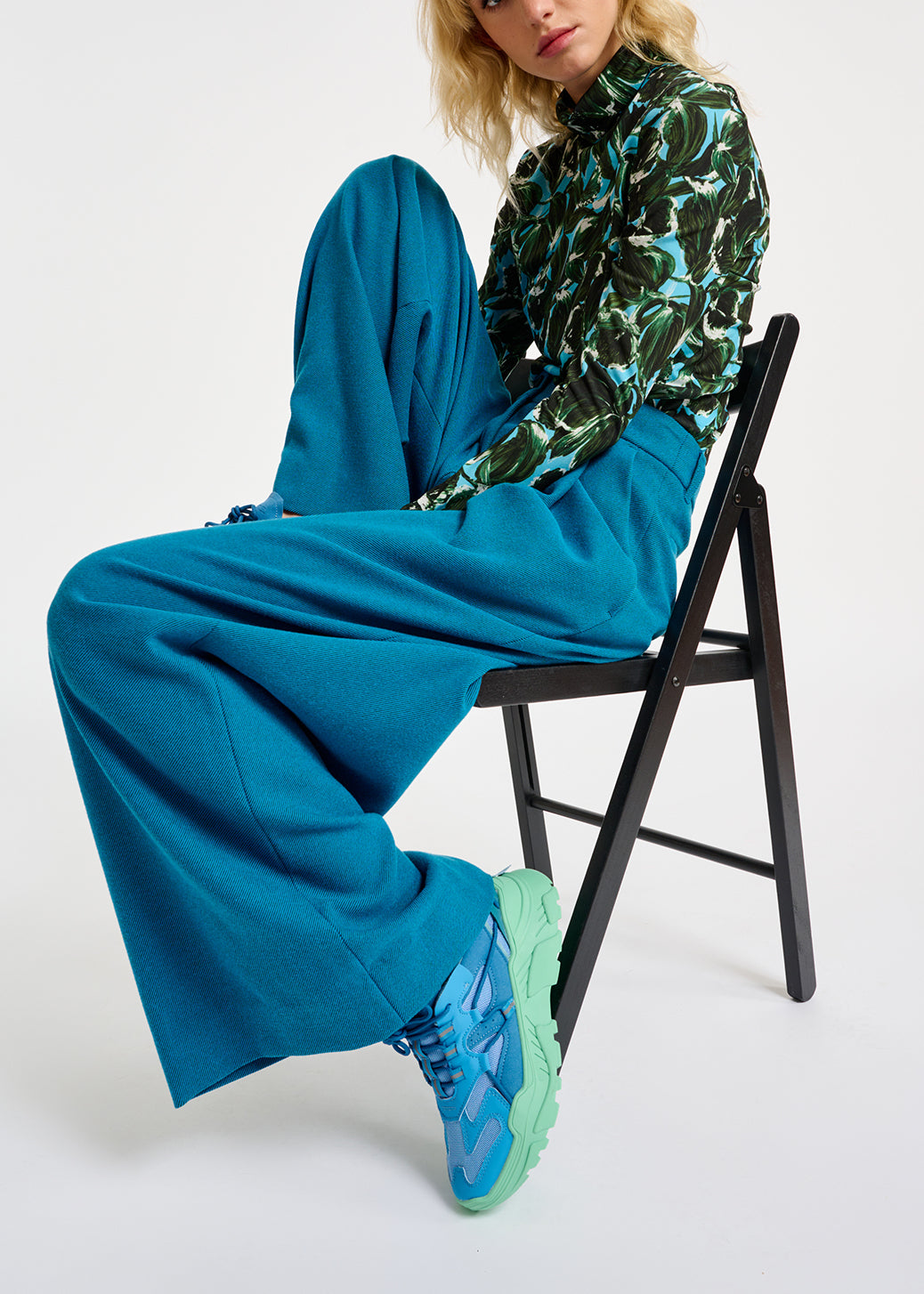Blue and dark green leaf-print turtleneck top RE—SSENTIEL | Essentiel second hand