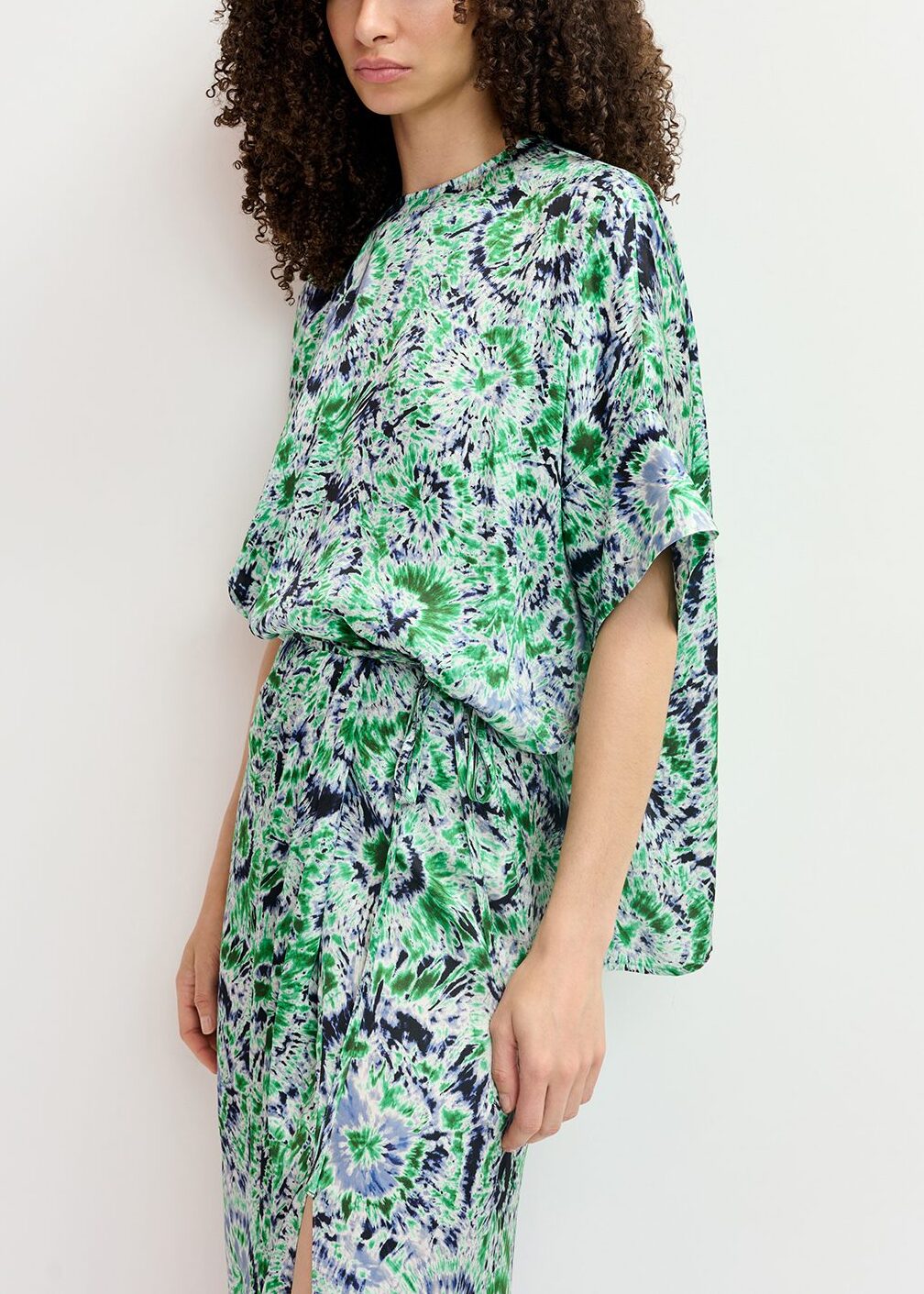 Green and navy blue tie-dye printed oversized top RE—SSENTIEL | Essentiel second hand