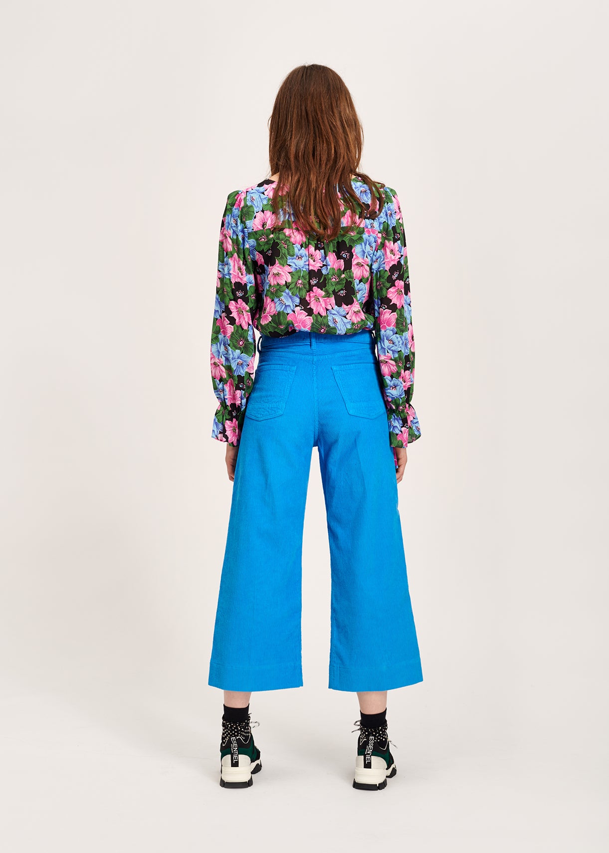 Pantalon court à jambes larges en velours côtelé de coton bleu ciel RE—SSENTIEL | Essentiel second hand