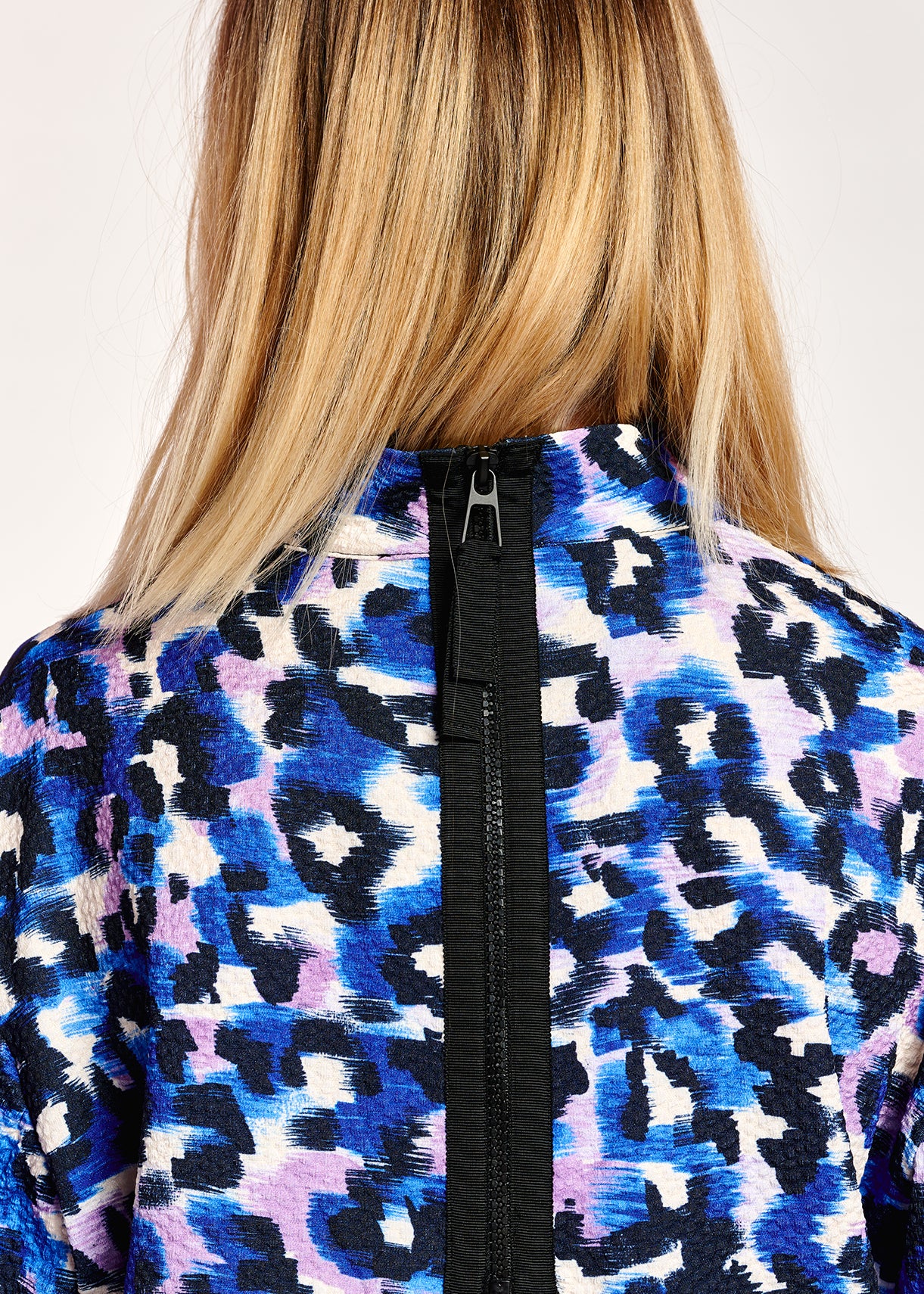 Blue, purple and off-white leopard print top RE—SSENTIEL | Essentiel second hand
