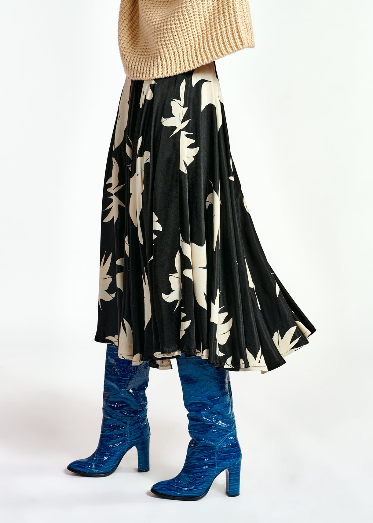 Black and off-white floral circle skirt RE—SSENTIEL | Essentiel second hand