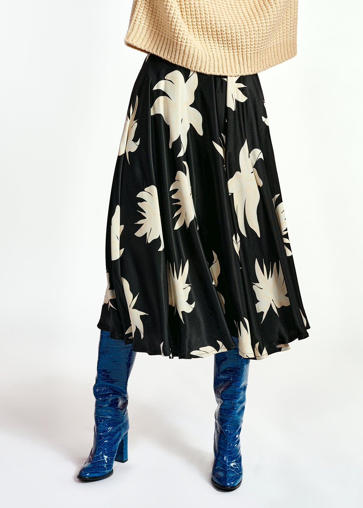 Black and off-white floral circle skirt RE—SSENTIEL | Essentiel second hand