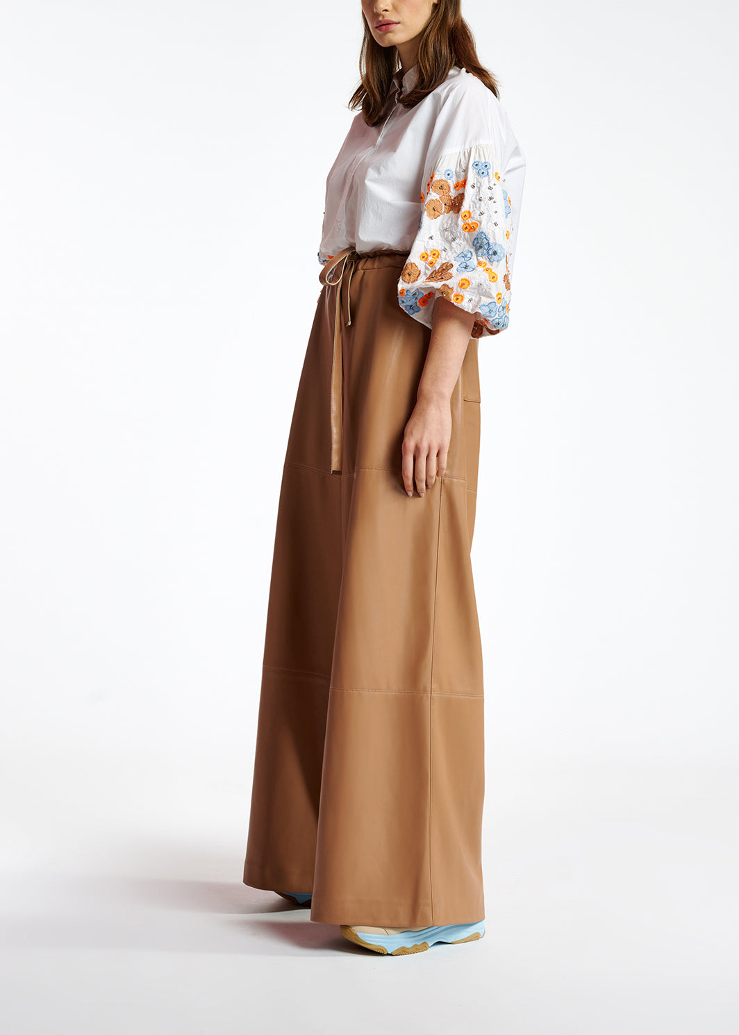 Bruine faux leren broek met wijde pijpen RE—SSENTIEL | Essentiel second hand