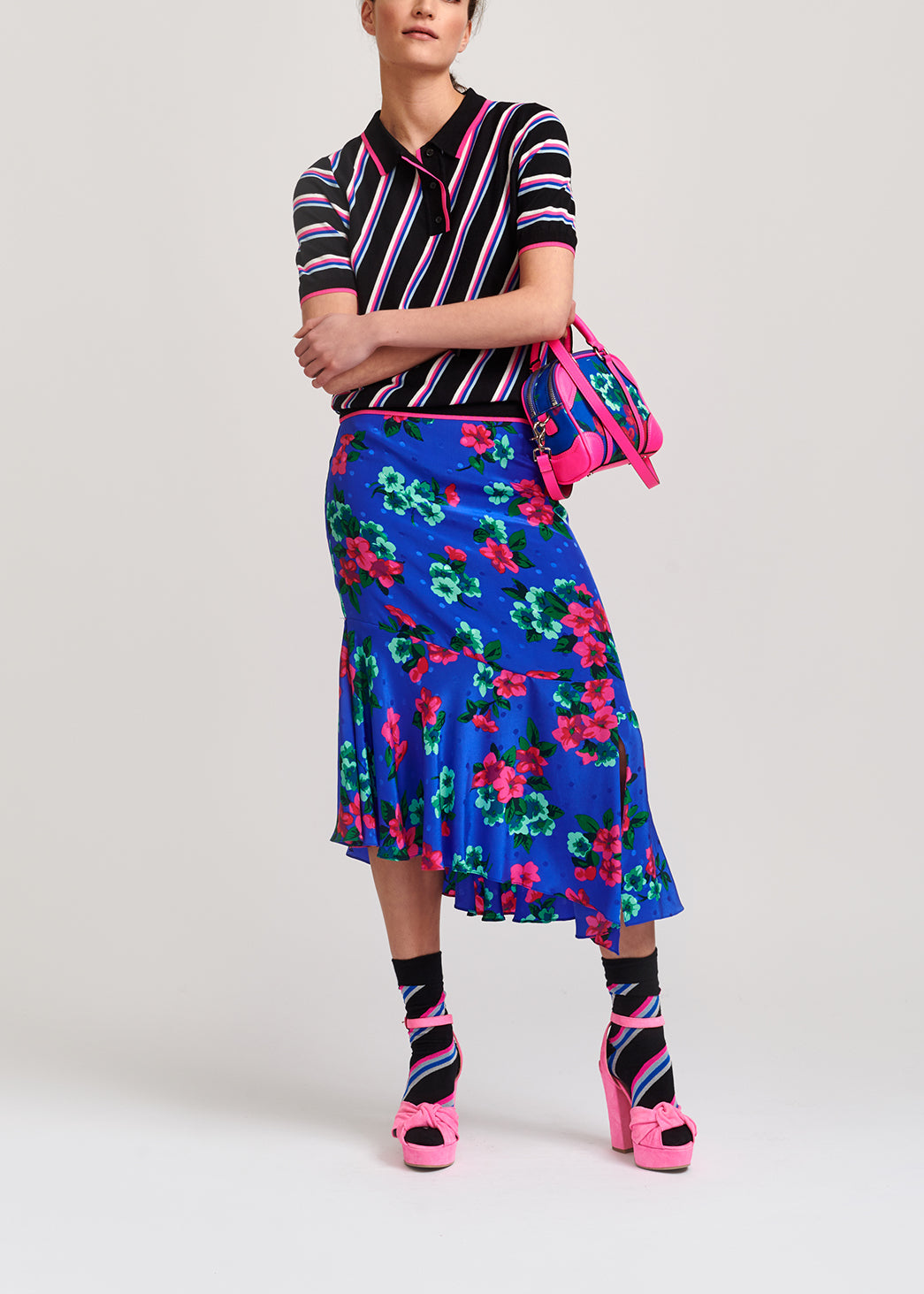 Blauwe zijden midirok met bloemen en stippen RE—SSENTIEL | Essentiel second hand