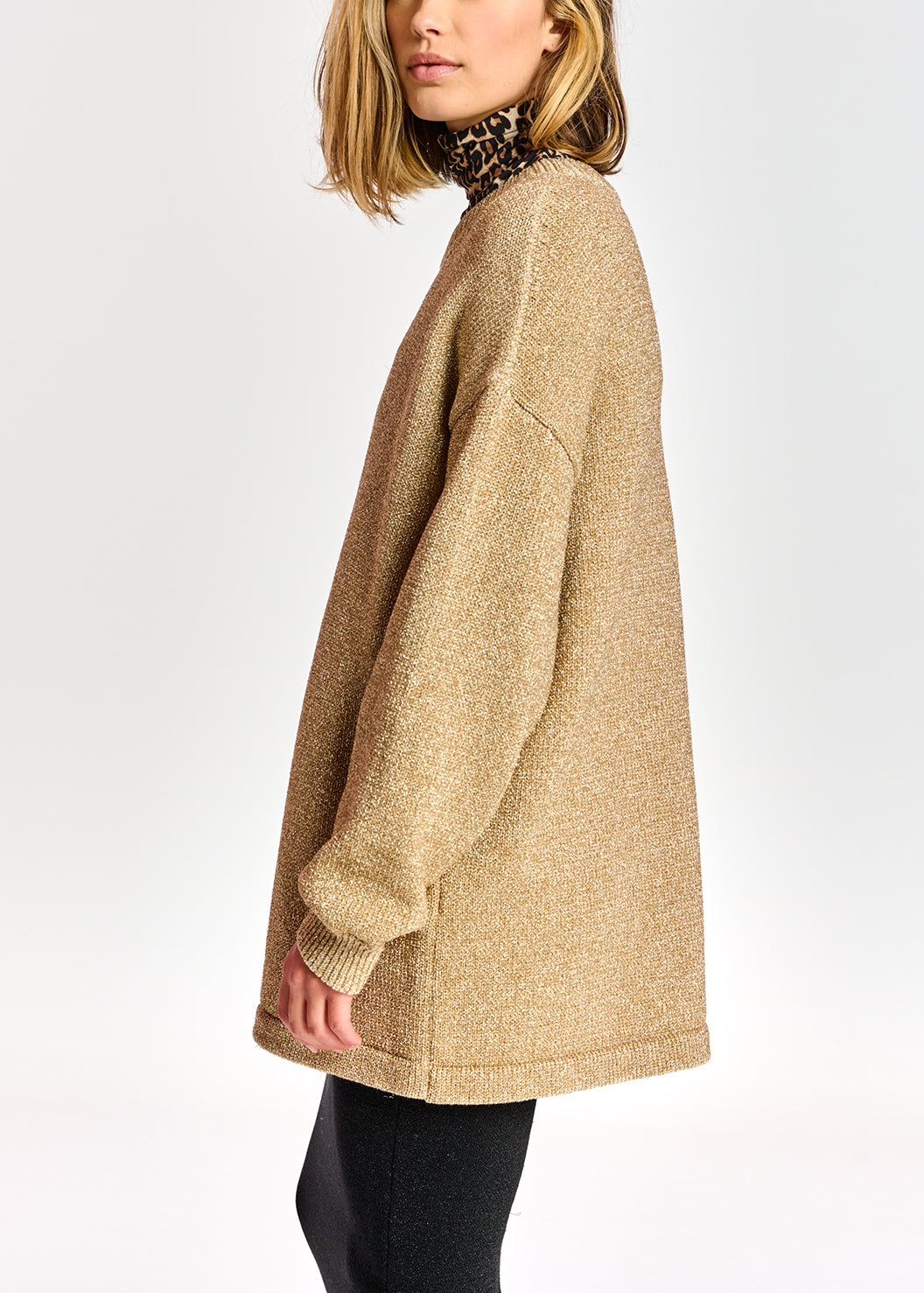 Pull doré à coupe ample RE—SSENTIEL | Essentiel second hand