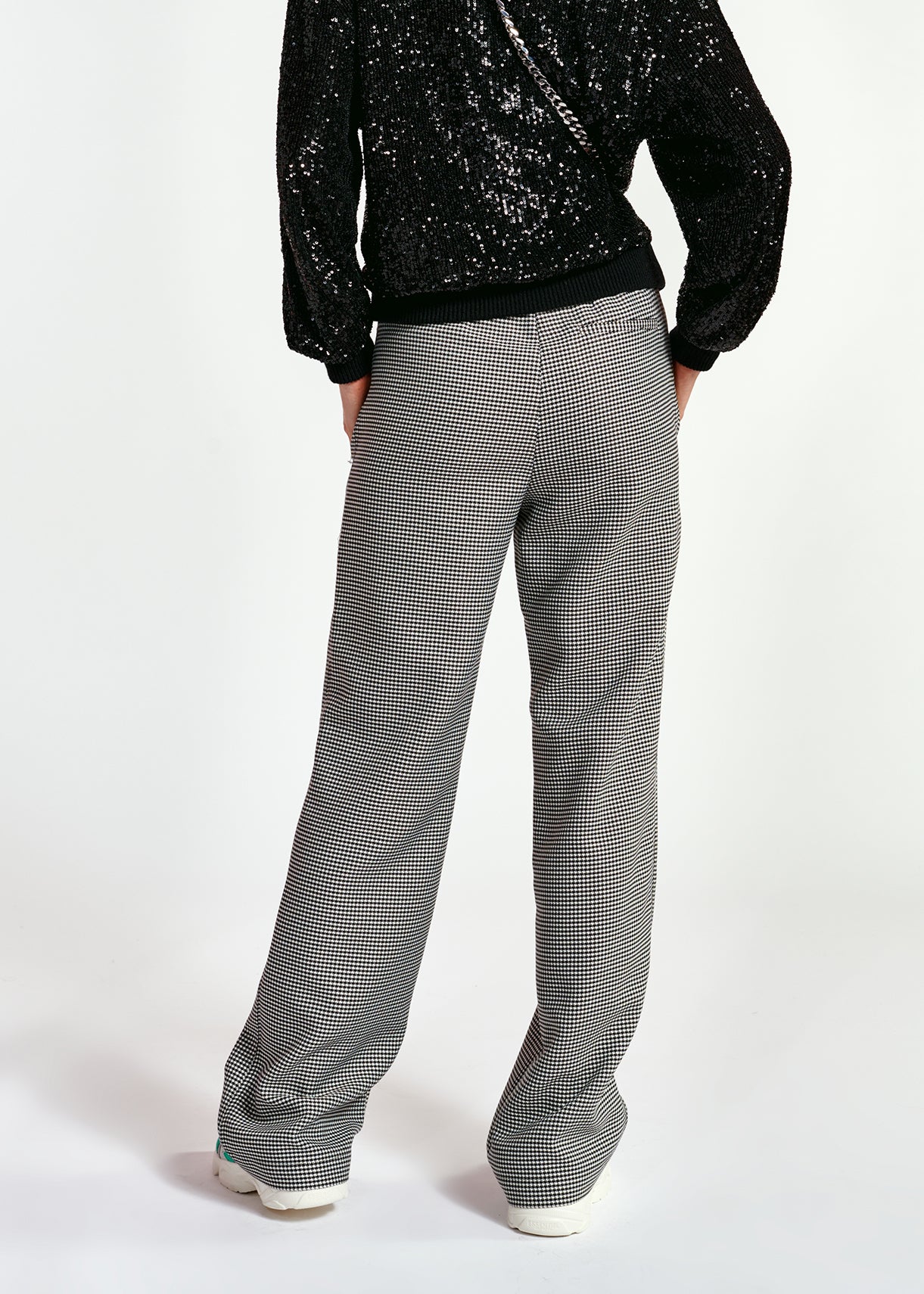 Broek met zwart en gebroken wit pied-de-poulemotief RE—SSENTIEL | Essentiel second hand