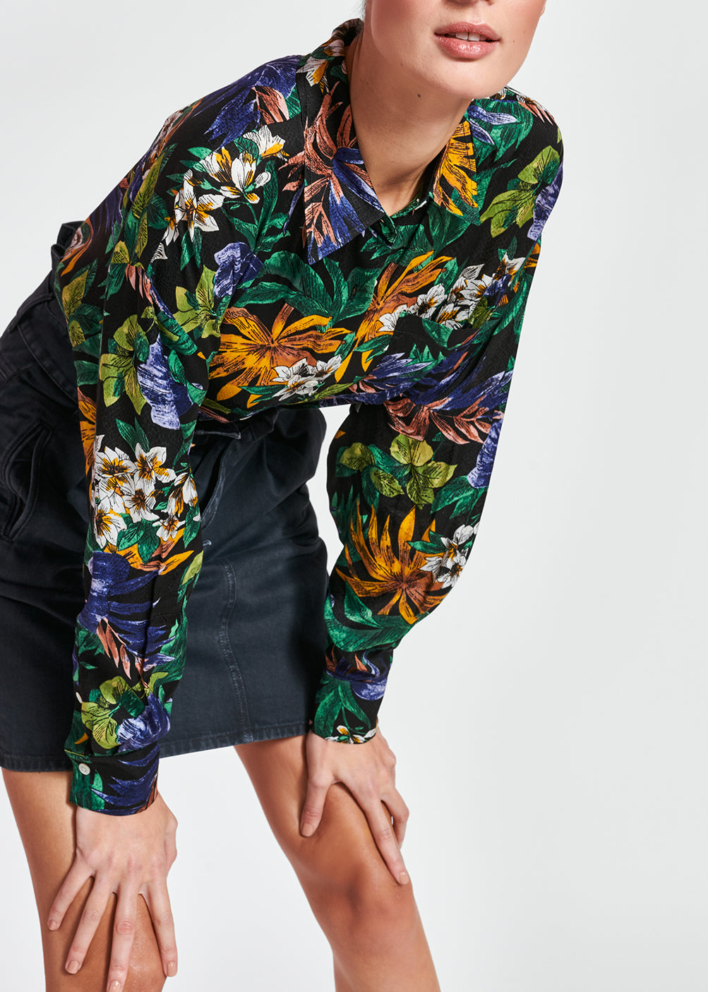 Chemise noire oversize à  fleurs multicolores RE—SSENTIEL | Essentiel second hand
