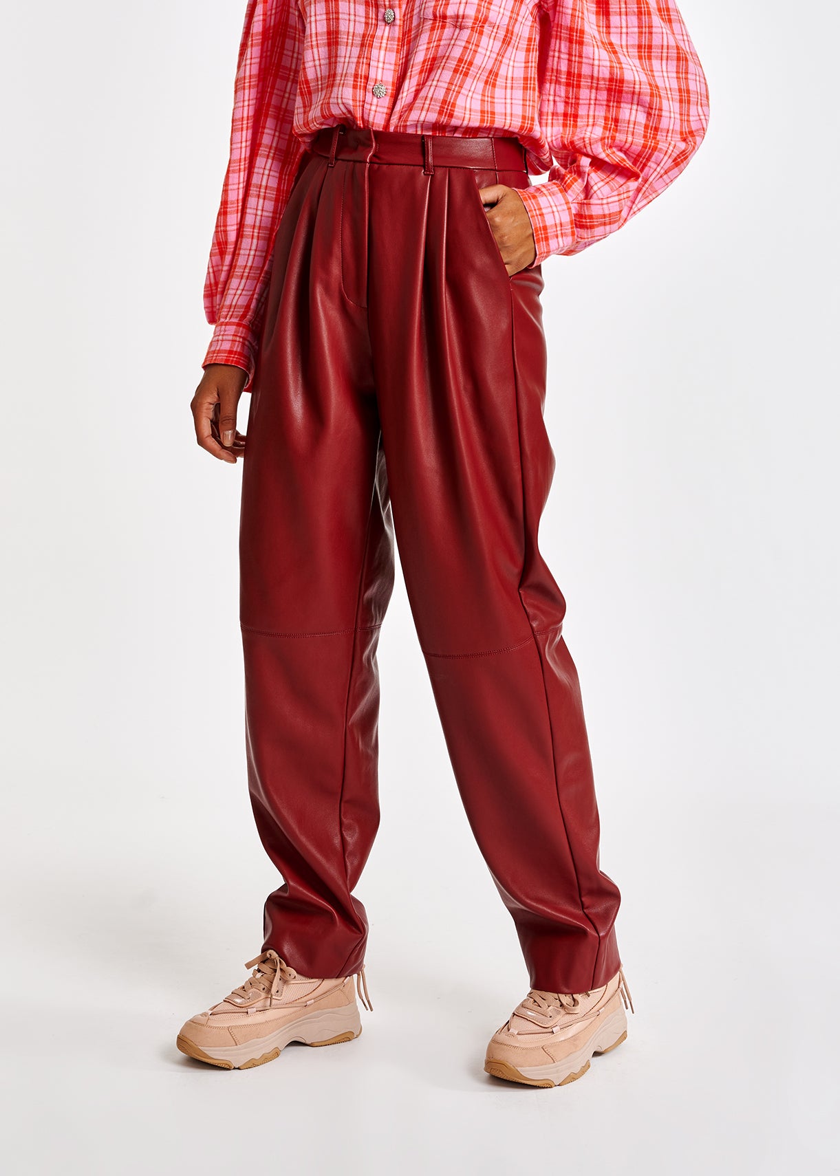 Red faux leather baggy-fit pants RE—SSENTIEL | Essentiel second hand