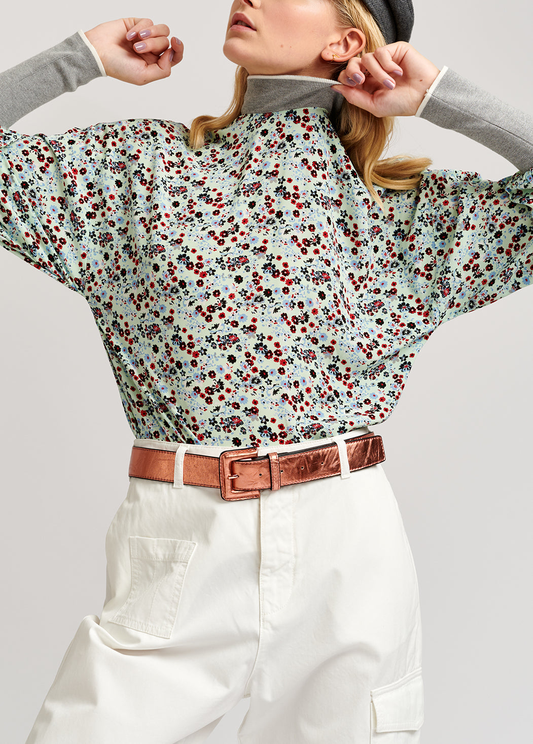 Muntgroene top met bloemenprint en contrasterende boorden RE—SSENTIEL | Essentiel second hand