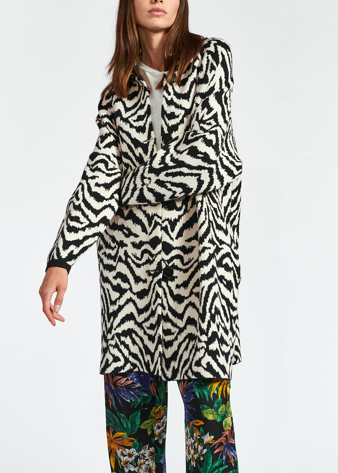 Long black and off-white jacquard coat with zebra motif RE—SSENTIEL | Essentiel second hand