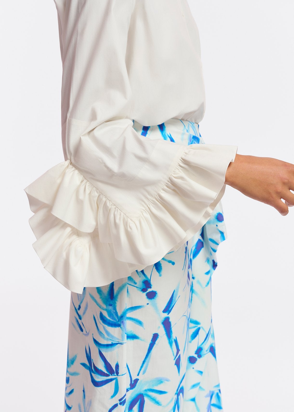 Gebroken wit katoenen overhemd met volantmouwen RE—SSENTIEL | Essentiel second hand