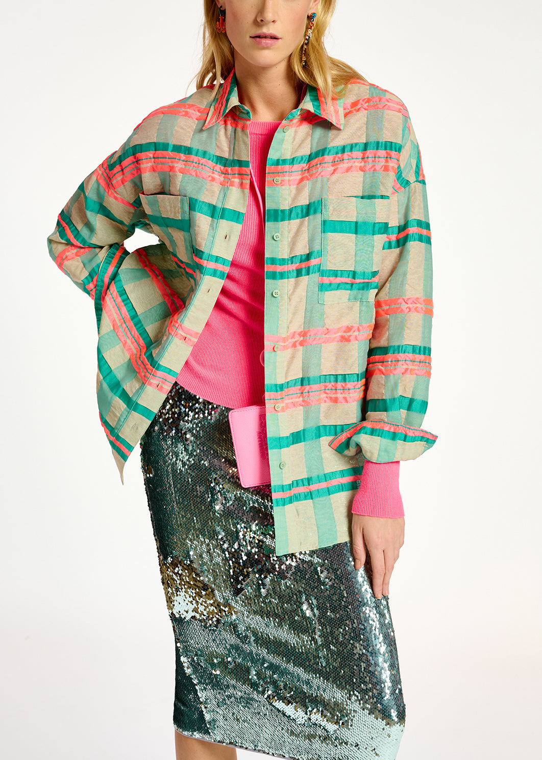 Oversized hemd met lichtblauw, turquoise en neonroze ruitjesmotief RE—SSENTIEL | Essentiel second hand