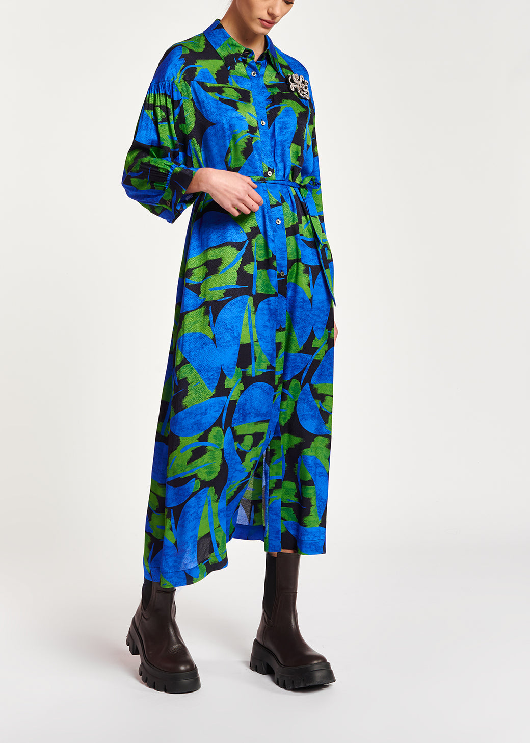 Midi-jurk met abstracte print in blauw, zwart en groen RE—SSENTIEL | Essentiel second hand