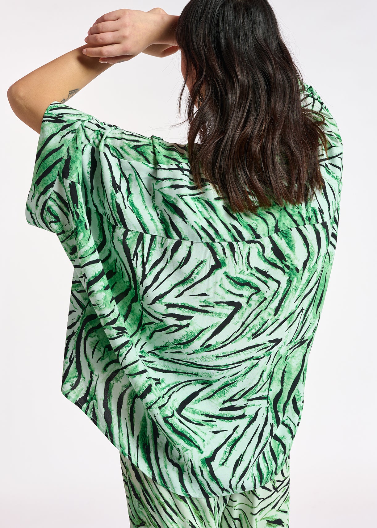 Mint green oversized top with tiger motif RE—SSENTIEL | Essentiel second hand