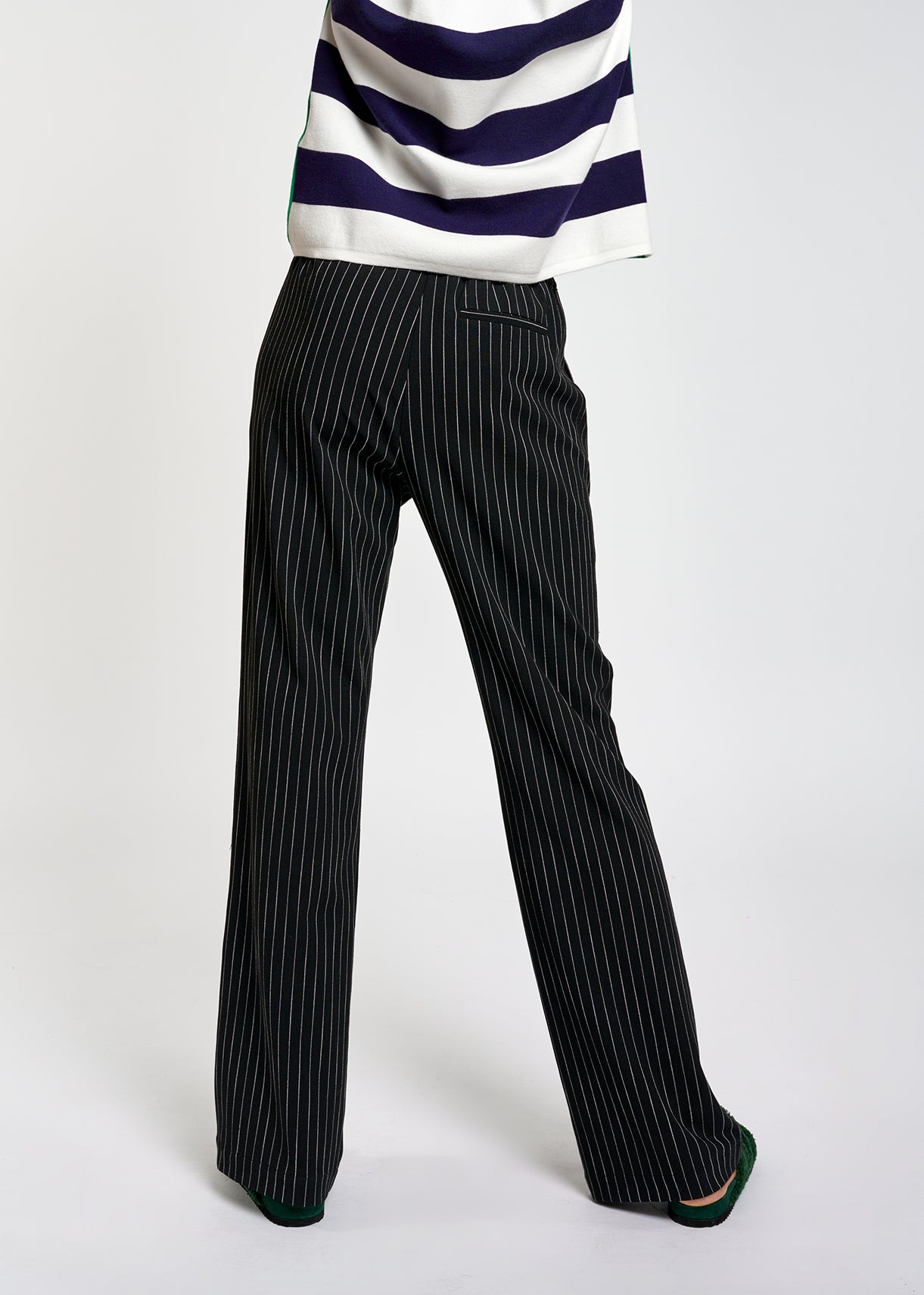 Pantalon noir à fines rayures RE—SSENTIEL | Essentiel second hand