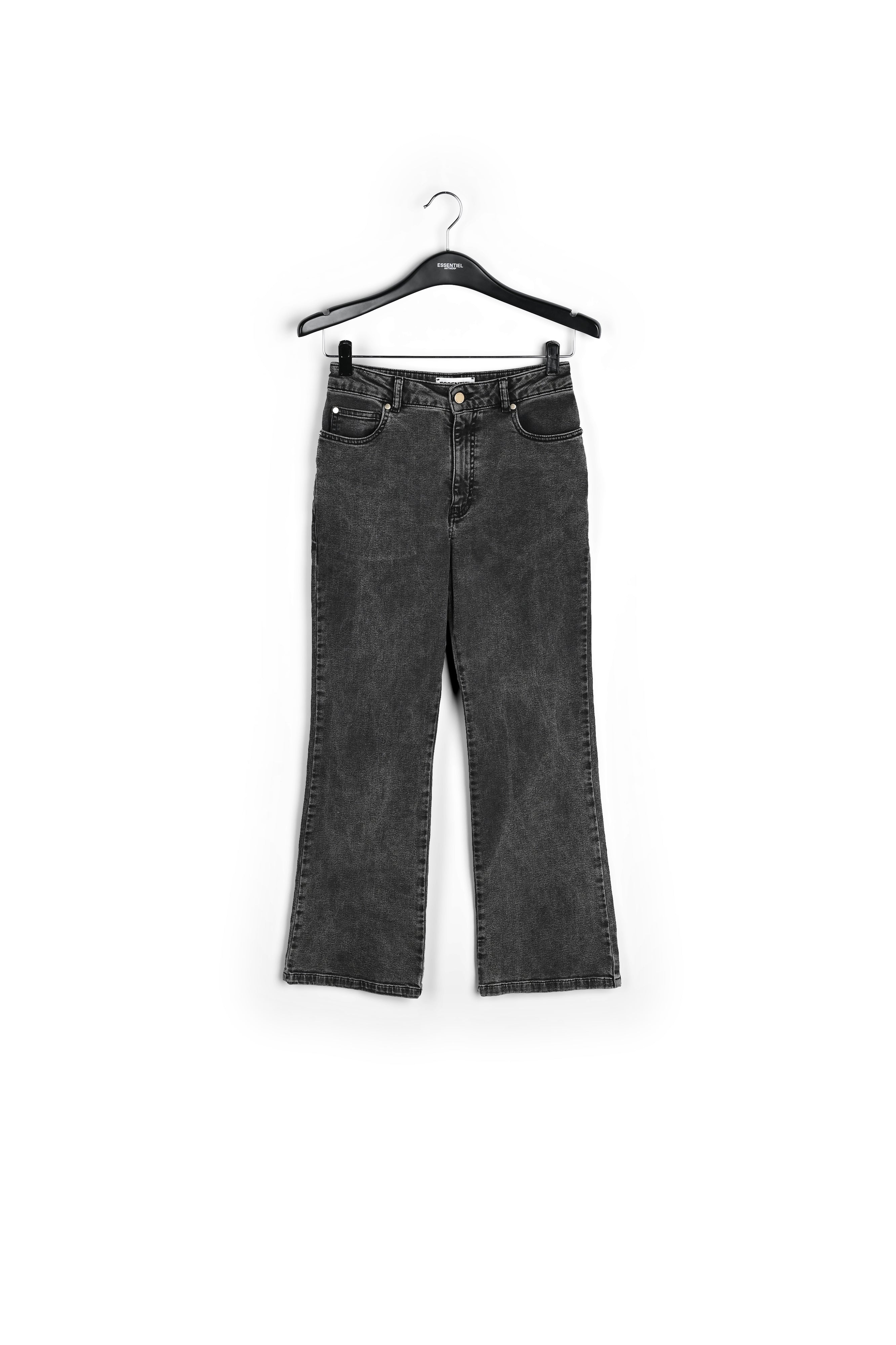 Jean noir aux jambes évasées RE—SSENTIEL | Essentiel second hand