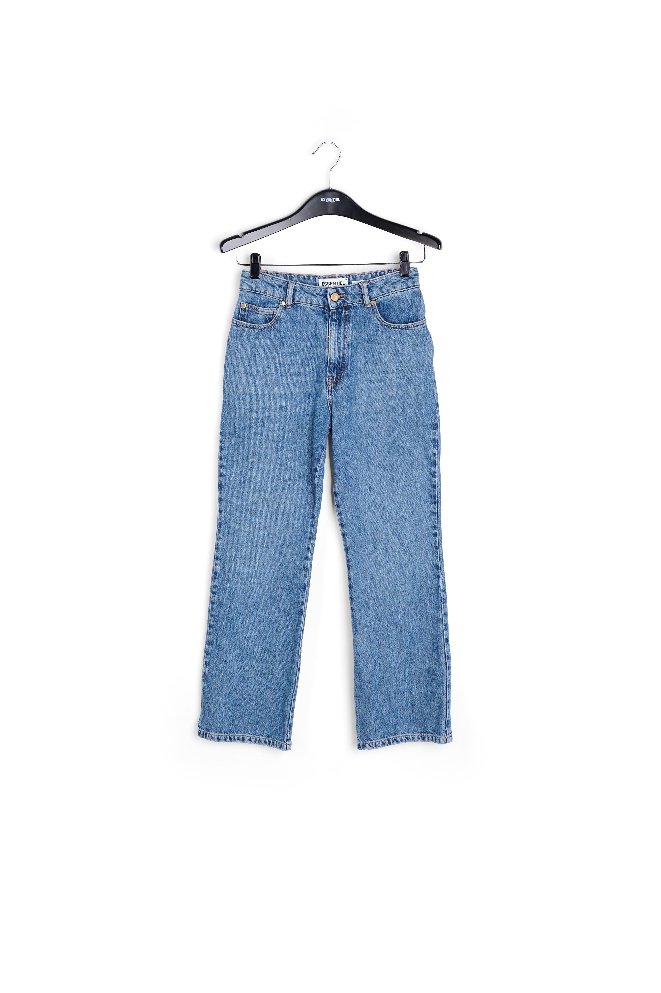 Jean bleu aux jambes évasées RE—SSENTIEL | Essentiel second hand