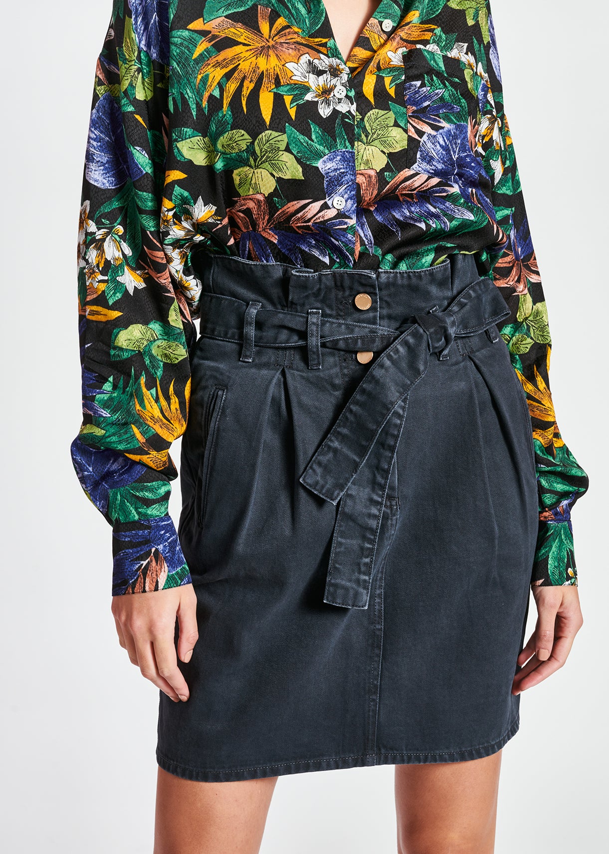 Black high-waisted mini skirt RE—SSENTIEL | Essentiel second hand