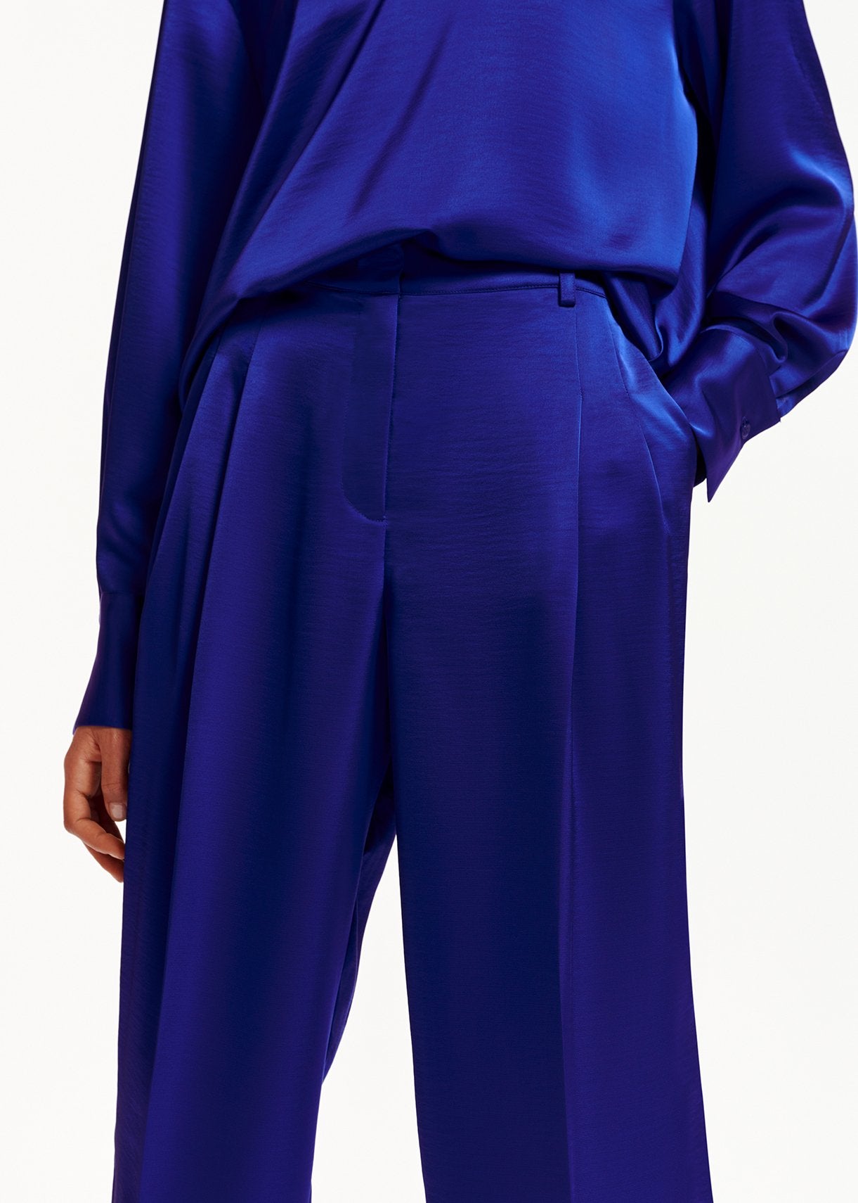 Blue tapered-leg satin pants RE—SSENTIEL | Essentiel second hand