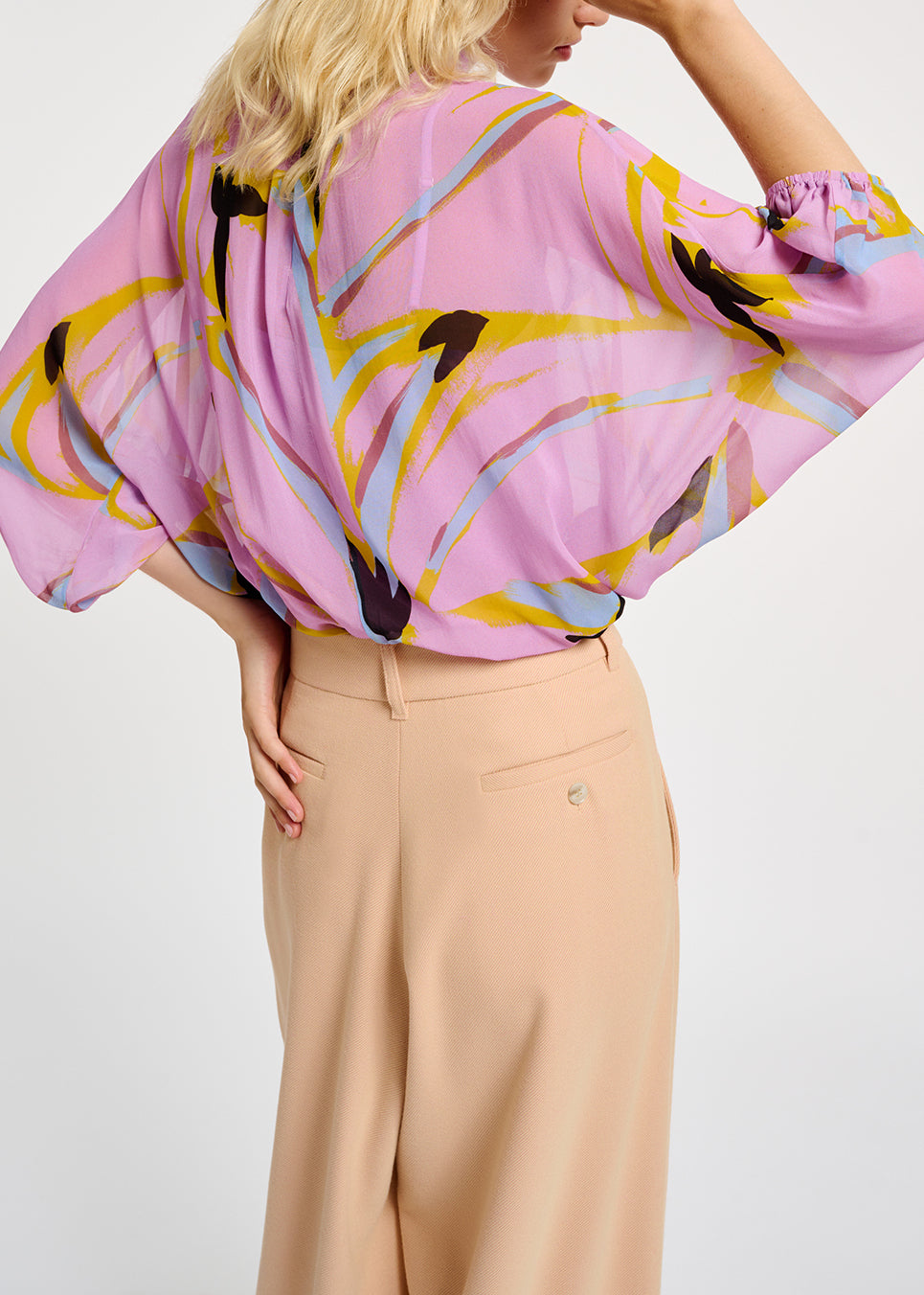 Lila top met abstracte print en pofmouwen RE—SSENTIEL | Essentiel second hand