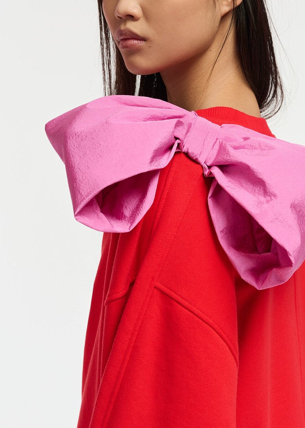 Sweatshirt rouge avec noeud rose RE—SSENTIEL | Essentiel second hand