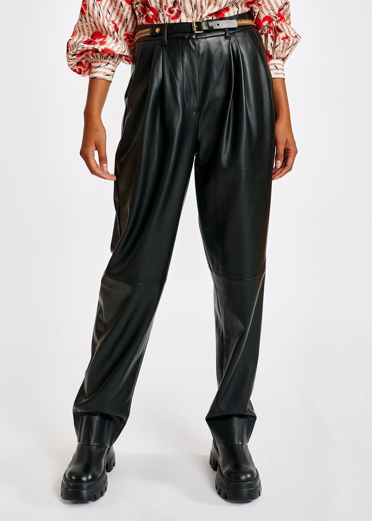 Pantalon ample en faux cuir noir RE—SSENTIEL | Essentiel second hand