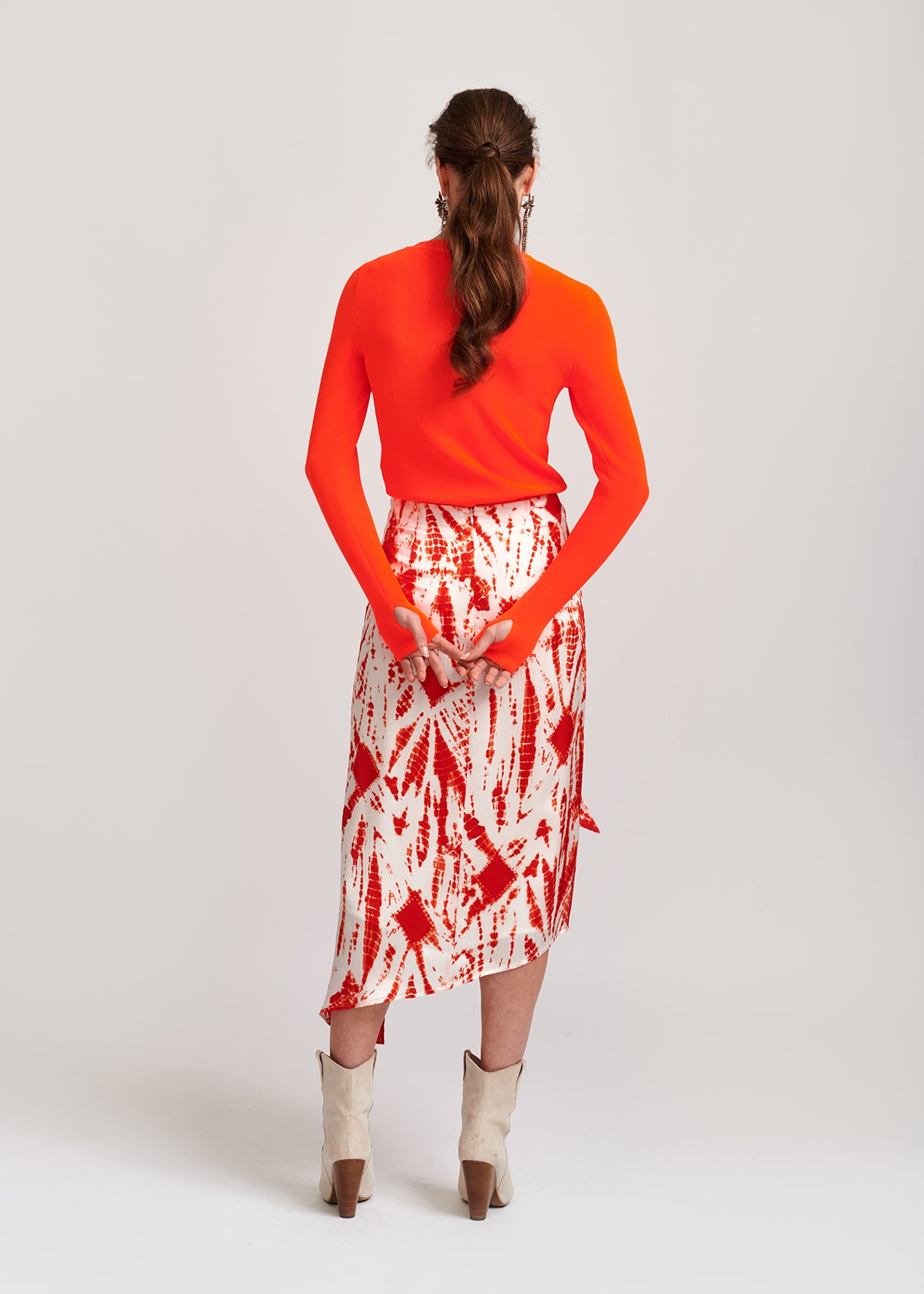 Off-white and red tie-dyed silk midi skirt RE—SSENTIEL | Essentiel second hand