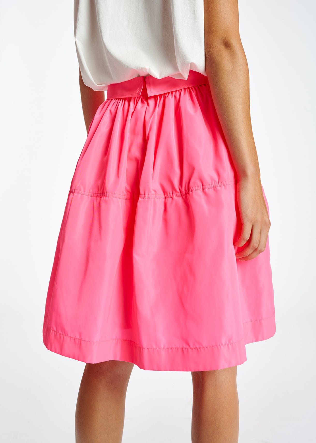 Mini-jupe rose fluo à plis RE—SSENTIEL | Essentiel second hand