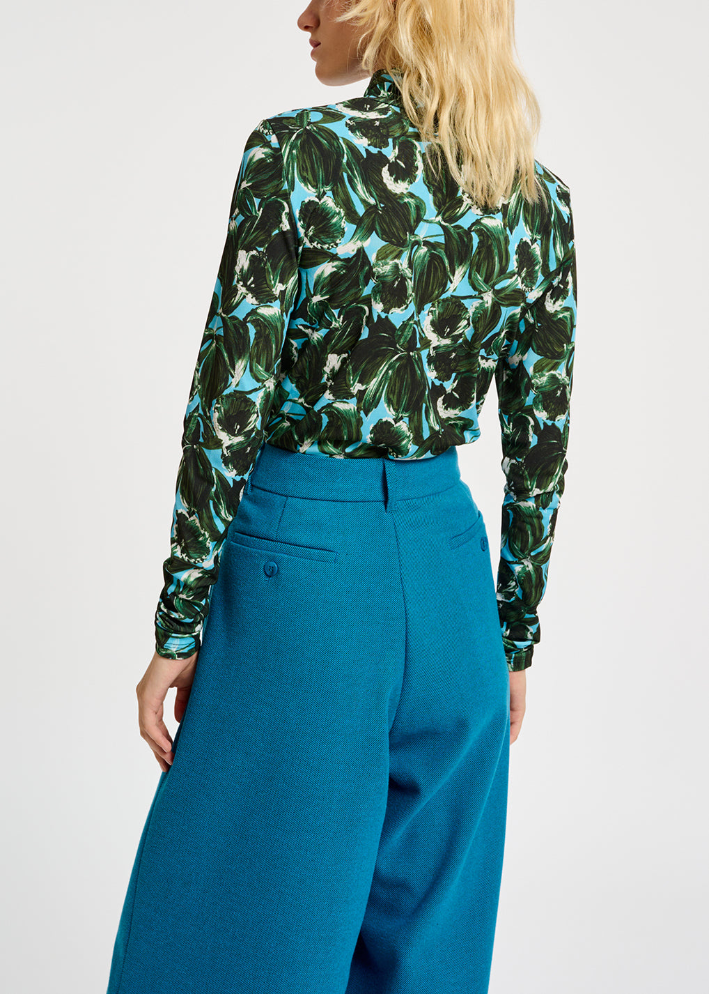 Blue and dark green leaf-print turtleneck top RE—SSENTIEL | Essentiel second hand
